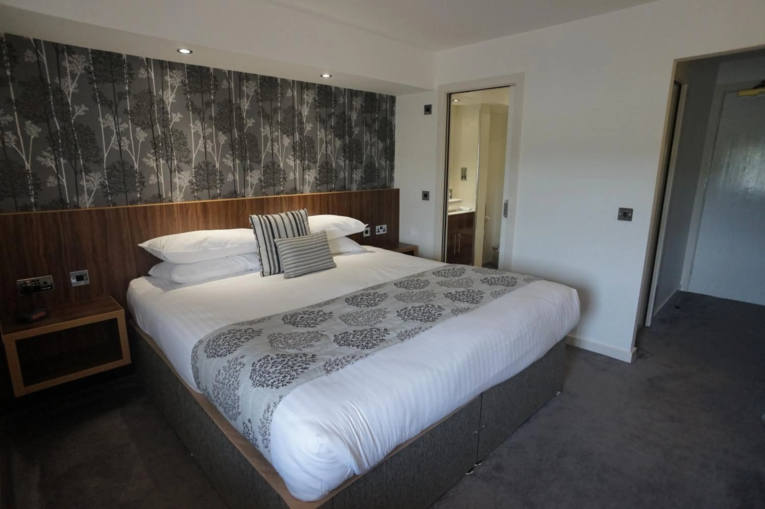 Staff, Bed in Damon’s Hotel