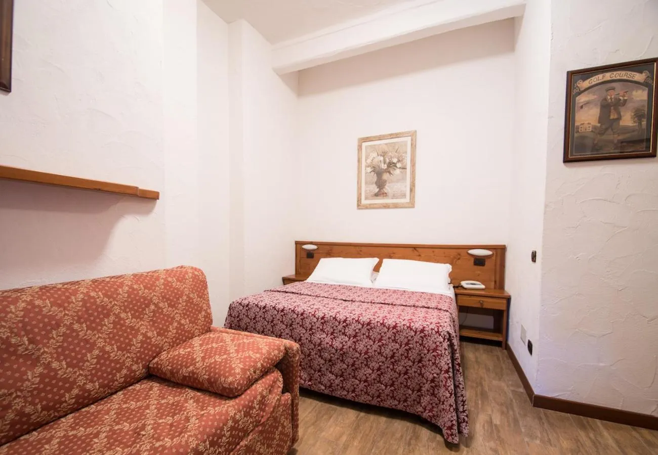 Bed in Limone Palace Aparthotel