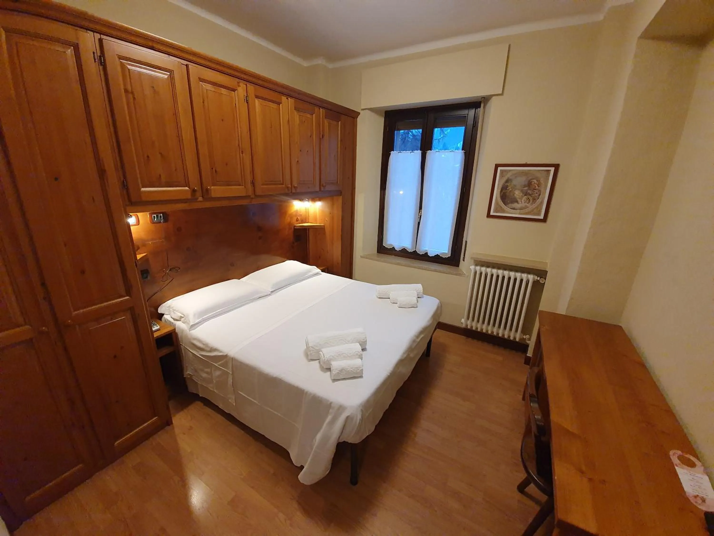 Bed in Limone Palace Aparthotel