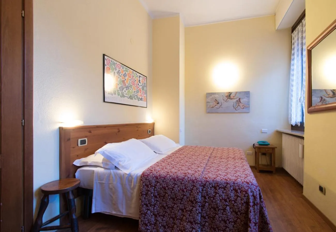 Bed in Limone Palace Aparthotel