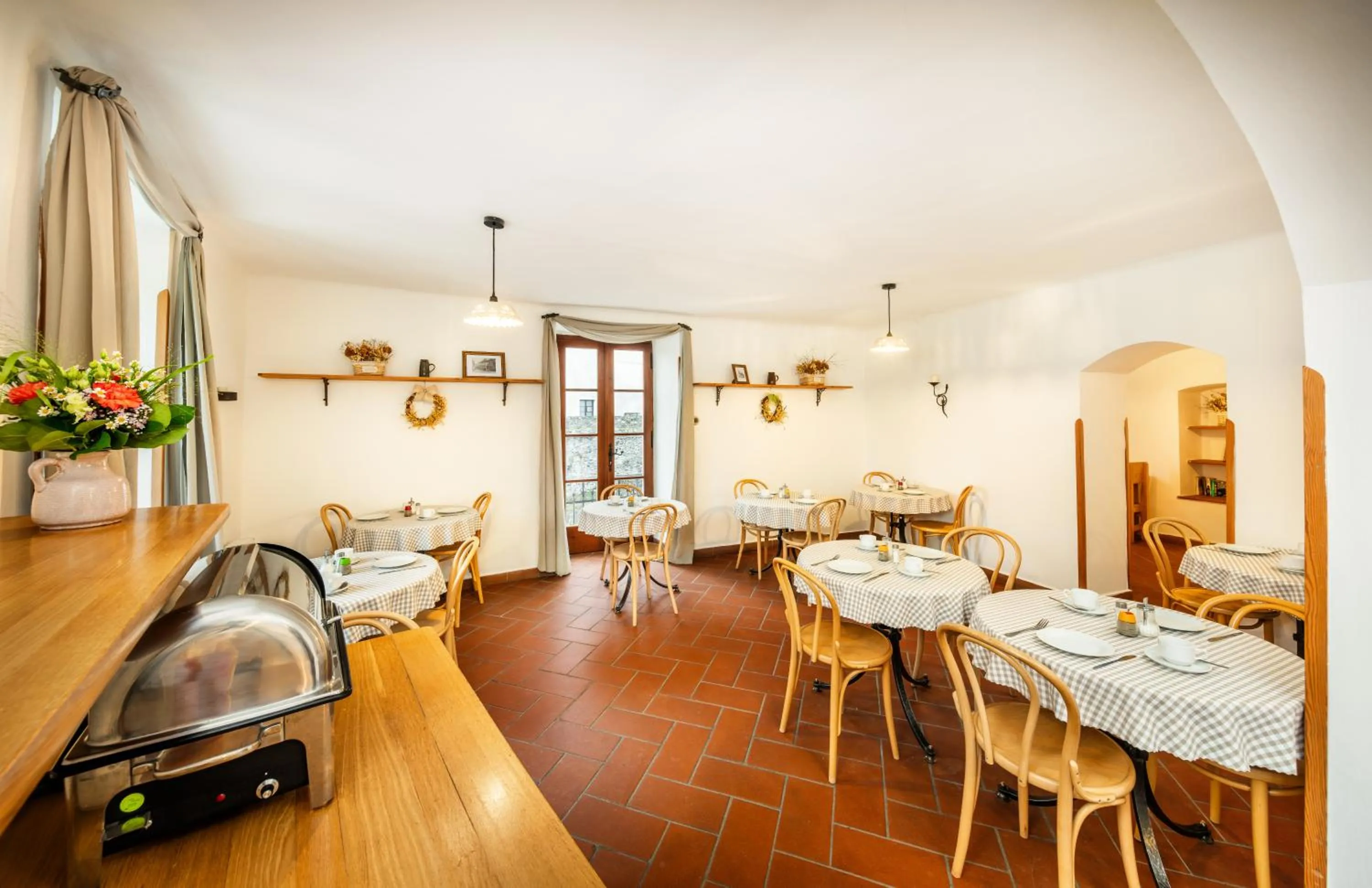 Dining area in Hotel Barbakan