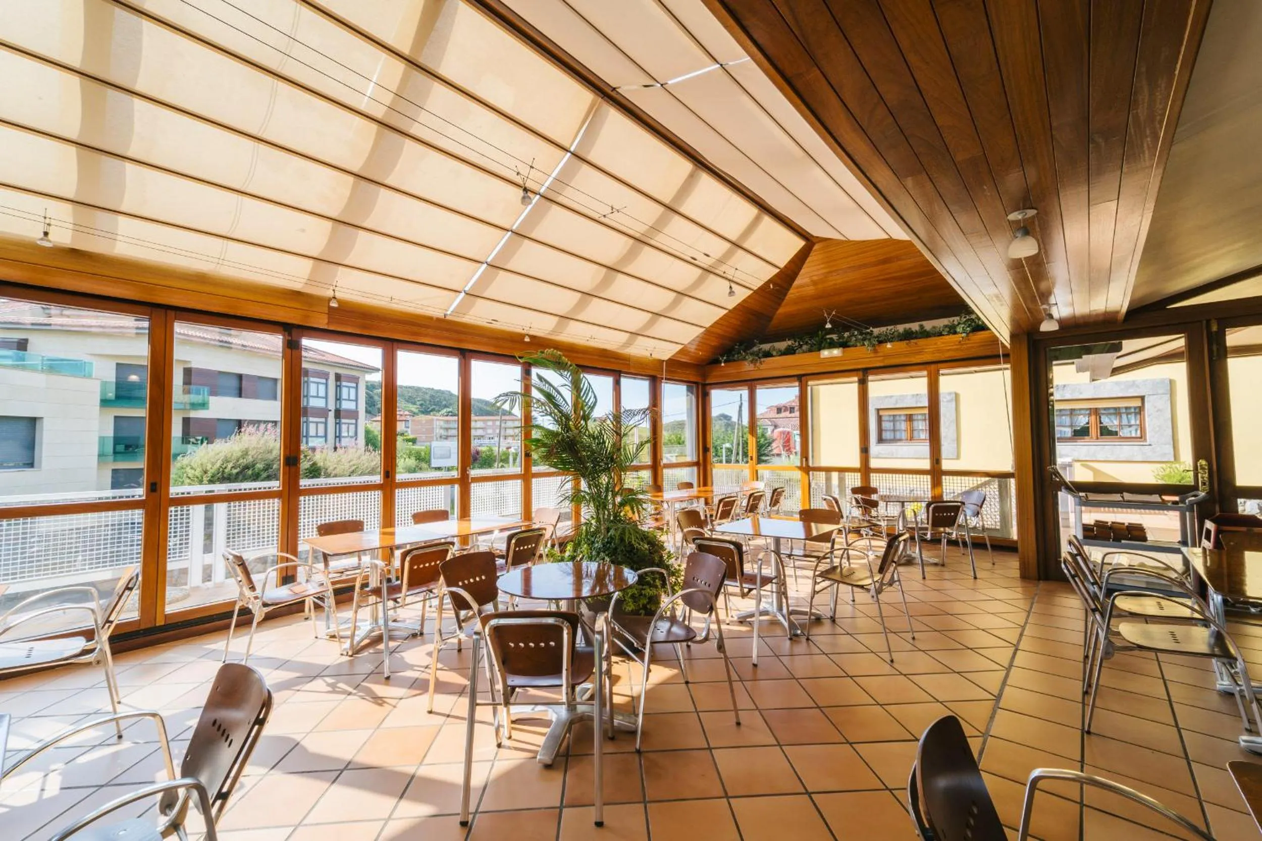 Lounge or bar in Apartamentos Albatros