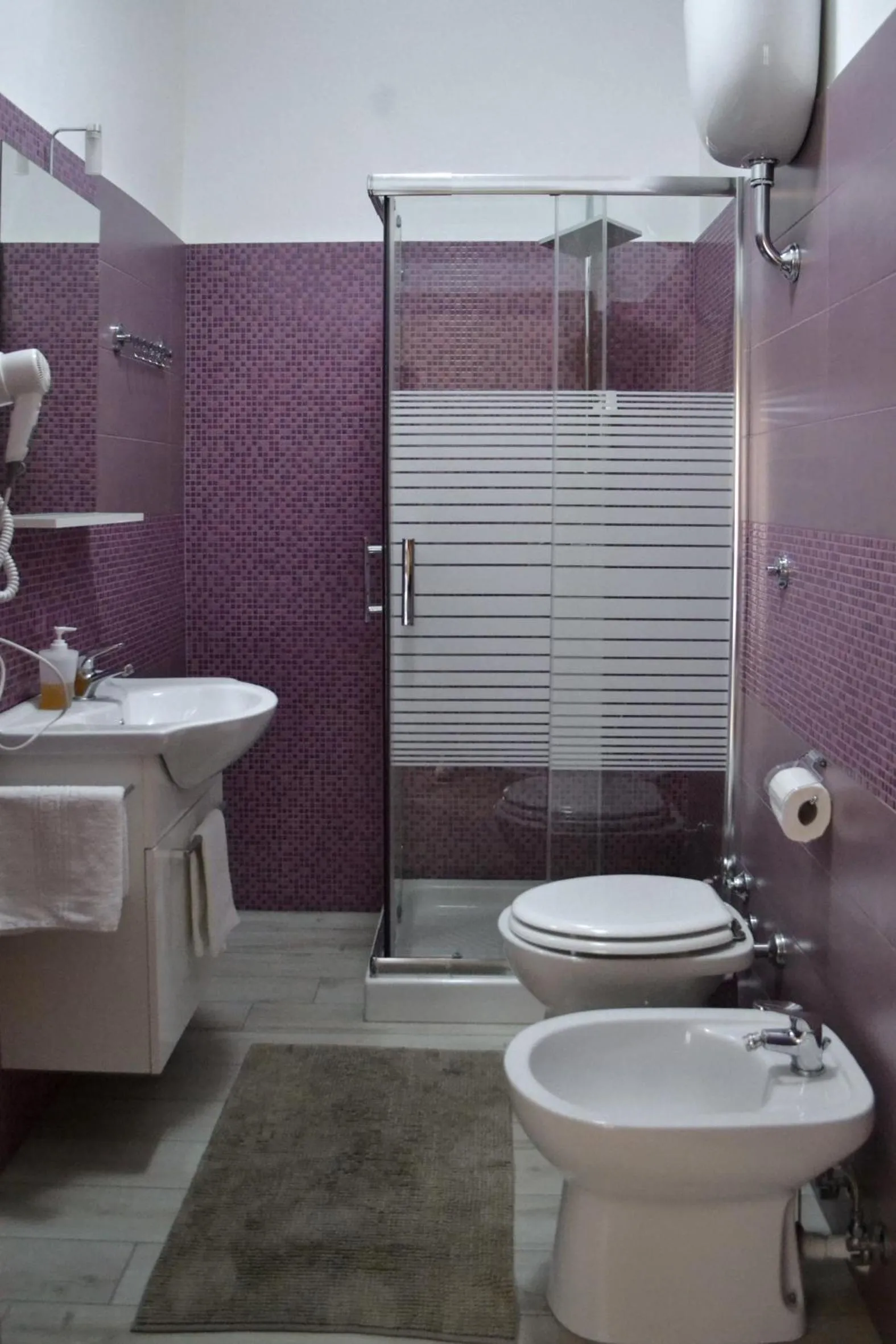 Shower in Pompei Gryllus