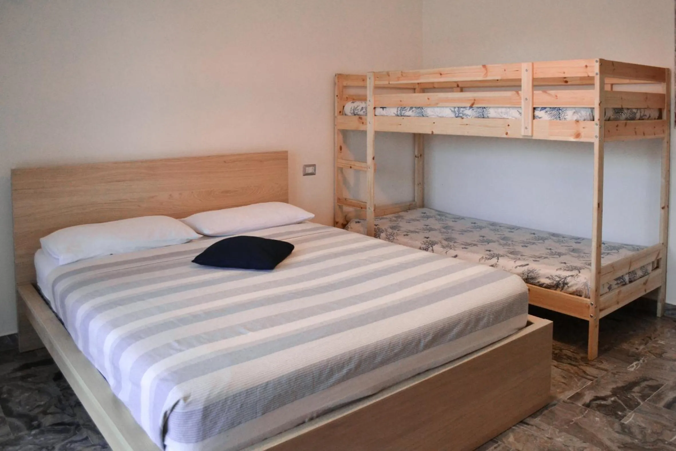 bunk bed, Bed in Pompei Gryllus