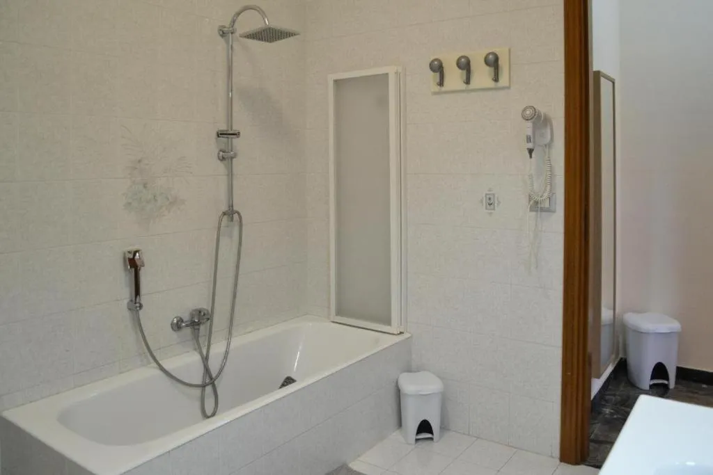 Bathroom in Pompei Gryllus