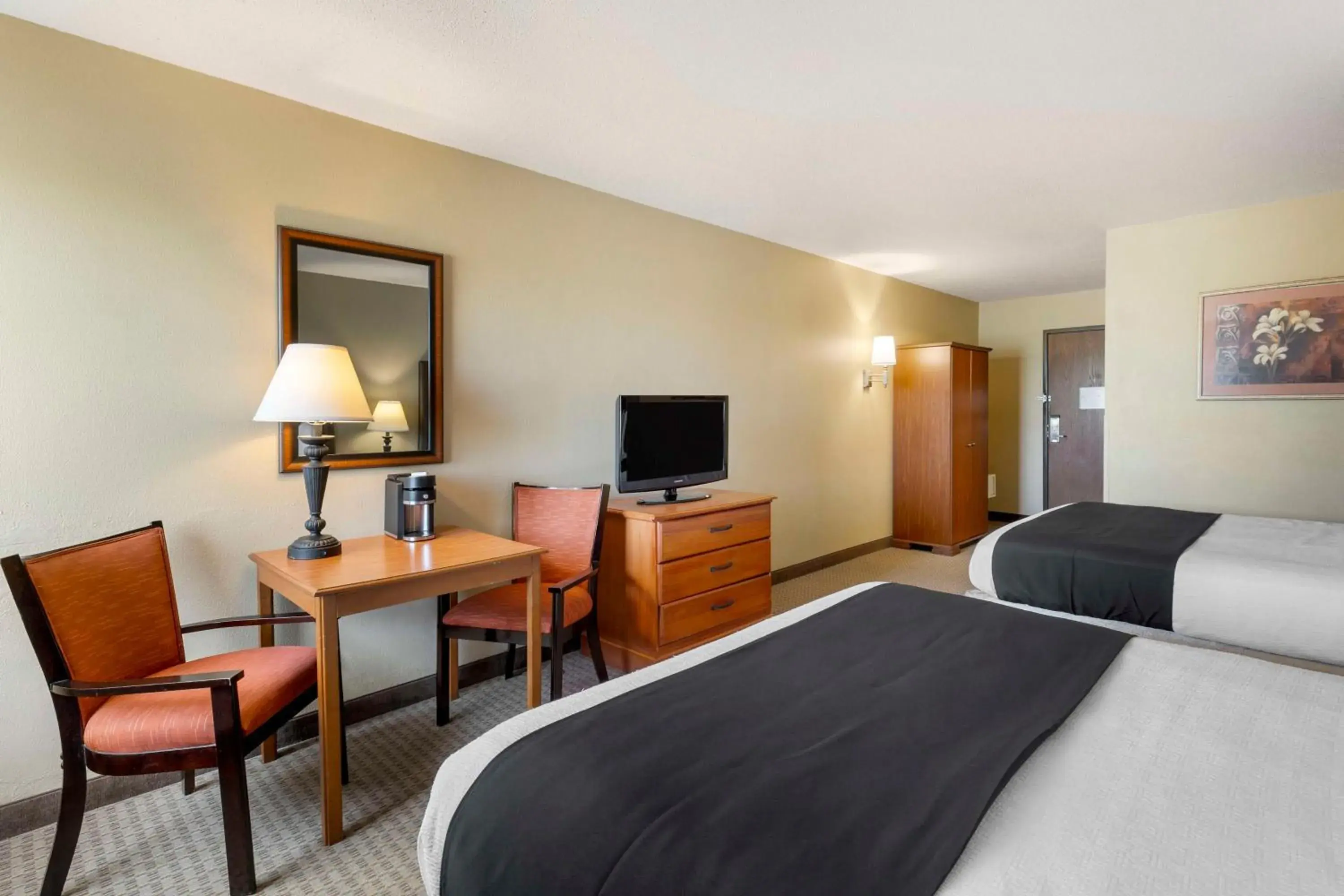 Queen Room with Two Queen Beds - Non-Smoking in Best Western Plus The Charles Hotel Queen Room with Two Queen Beds - Non-Smoking in Best Western Plus The Charles Hotel