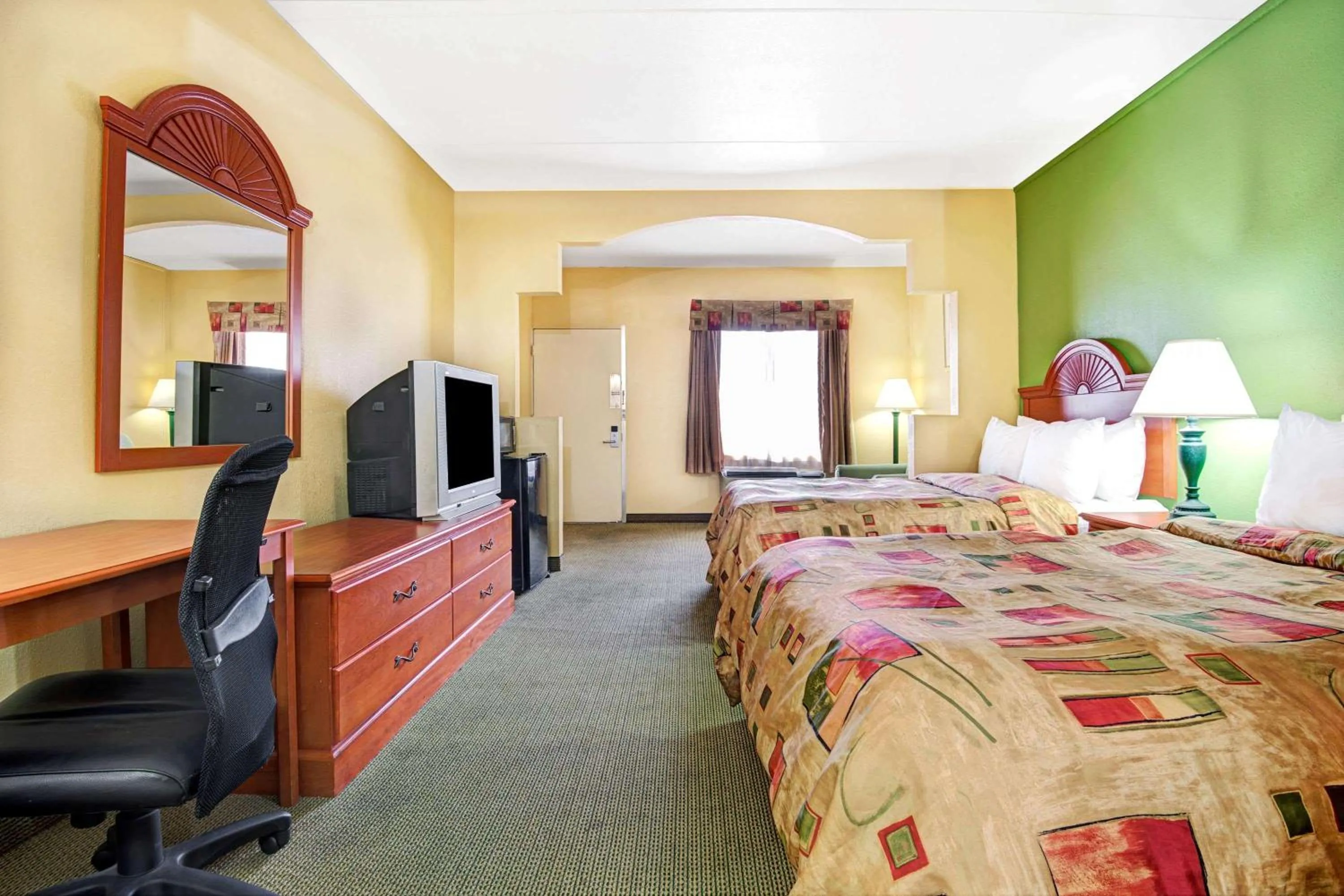 Photo of the whole room, Bed in Super 8 by Wyndham Nashville Near Downtown / I-40