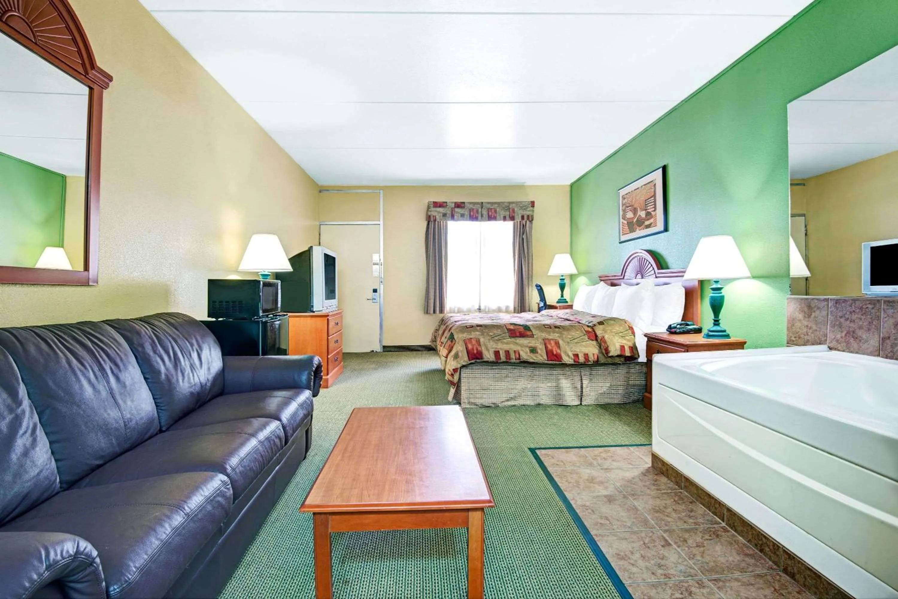 Photo of the whole room, Bed in Super 8 by Wyndham Nashville Near Downtown / I-40