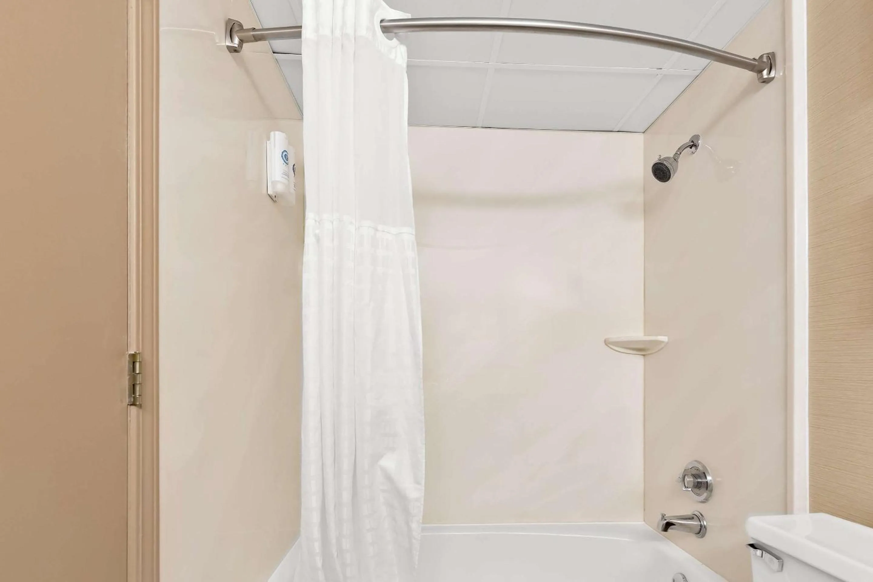 Bedroom in Comfort Inn St Louis - Westport Event Center