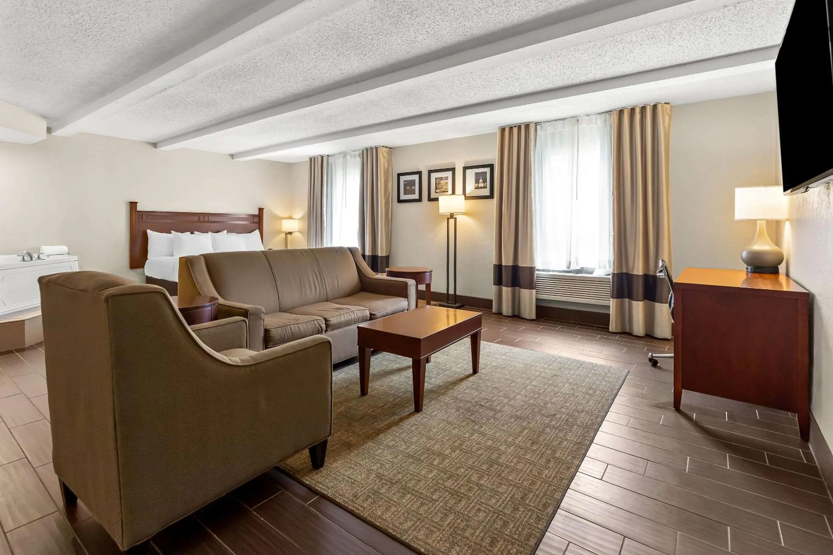 Bedroom in Comfort Inn St Louis - Westport Event Center