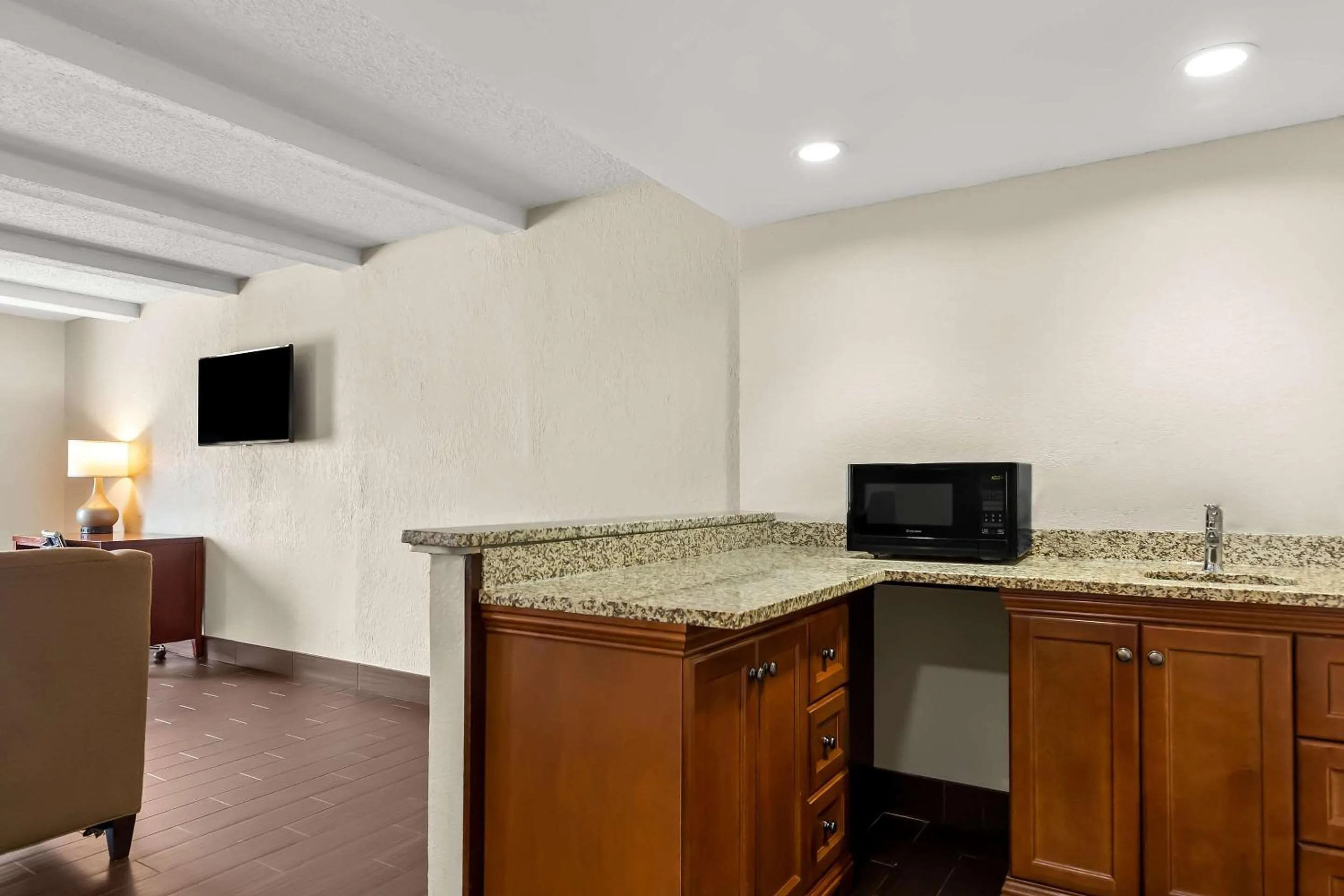 Bedroom in Comfort Inn St Louis - Westport Event Center