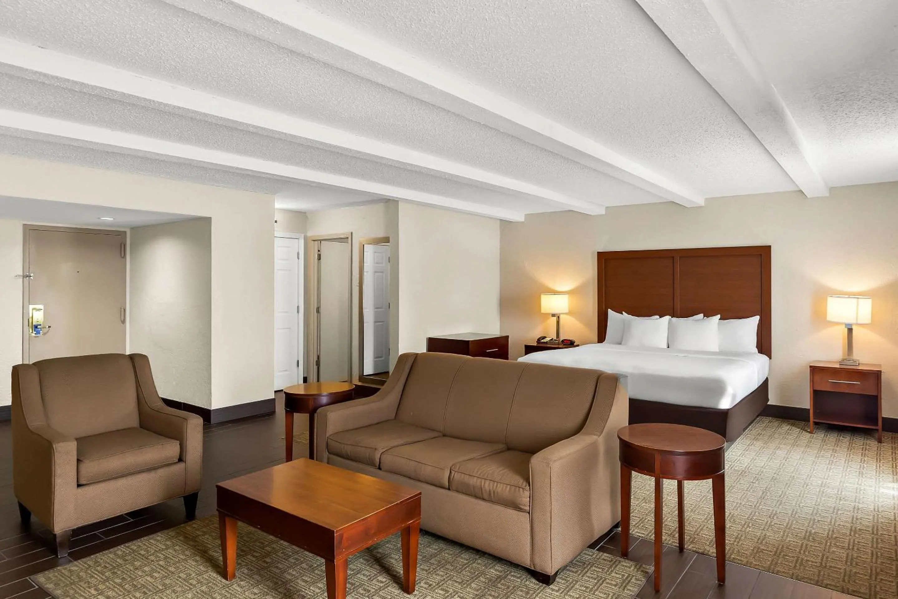 Bedroom, Bed in Comfort Inn St Louis - Westport Event Center