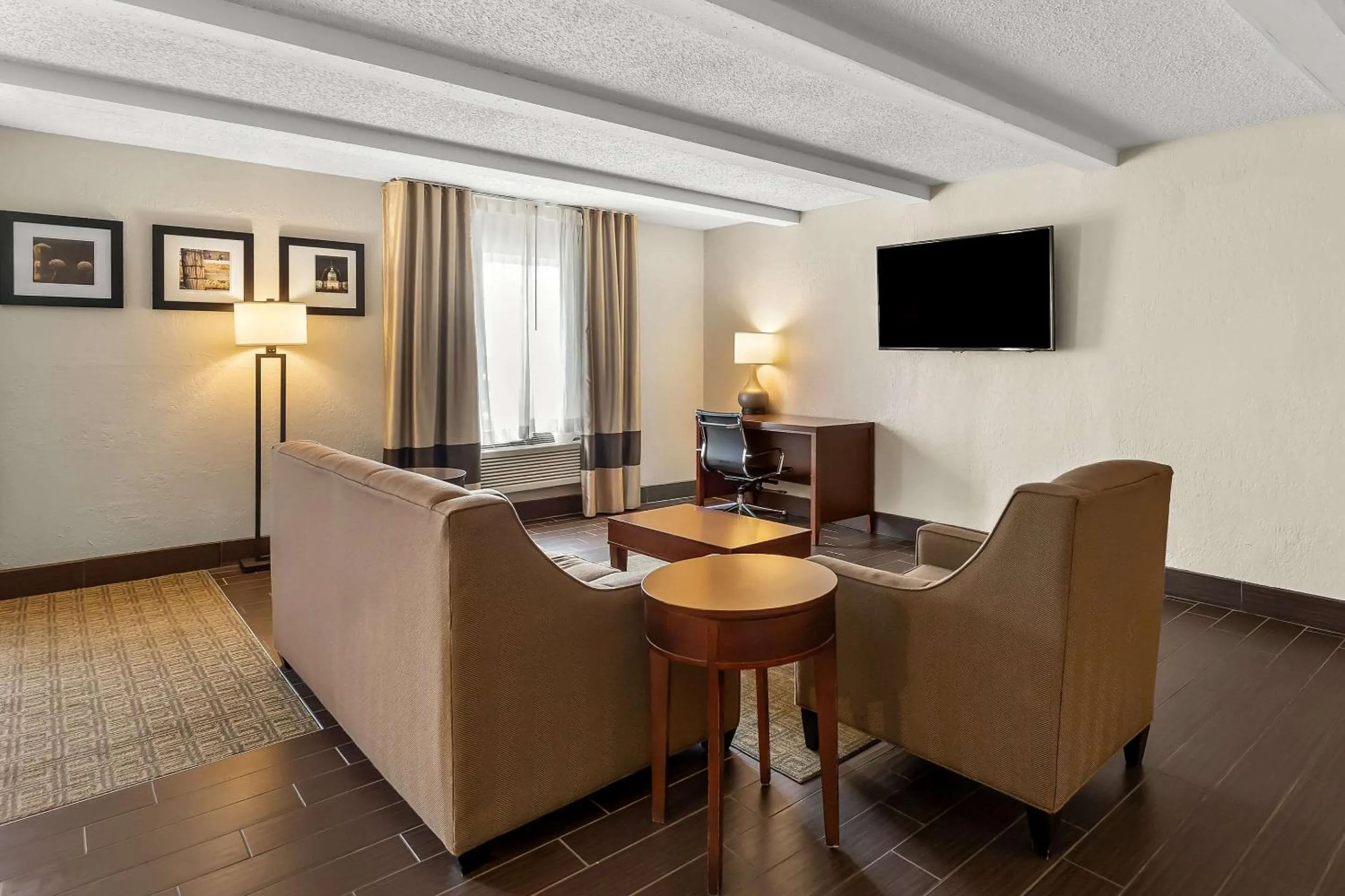 Bedroom in Comfort Inn St Louis - Westport Event Center