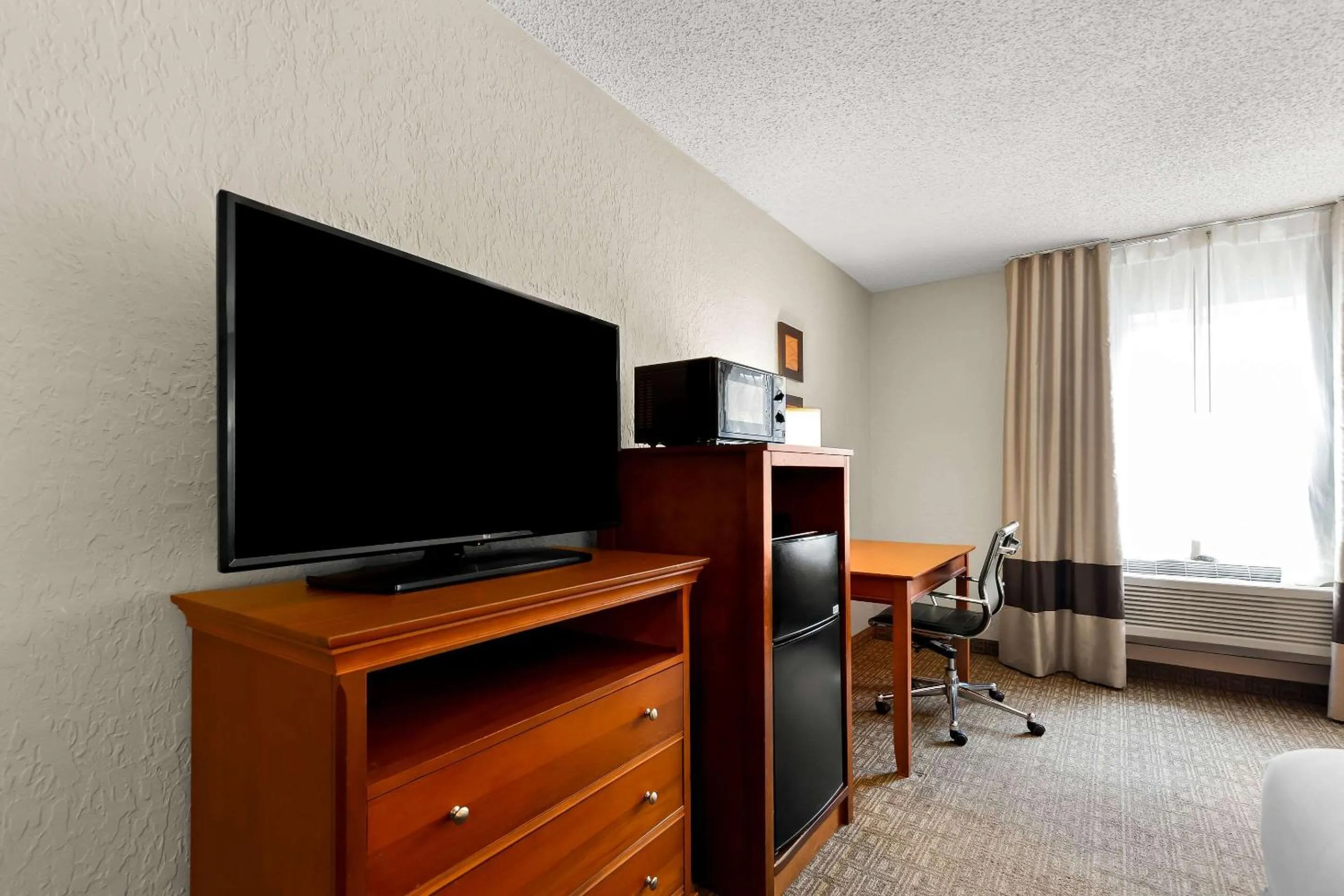 Bedroom in Comfort Inn St Louis - Westport Event Center