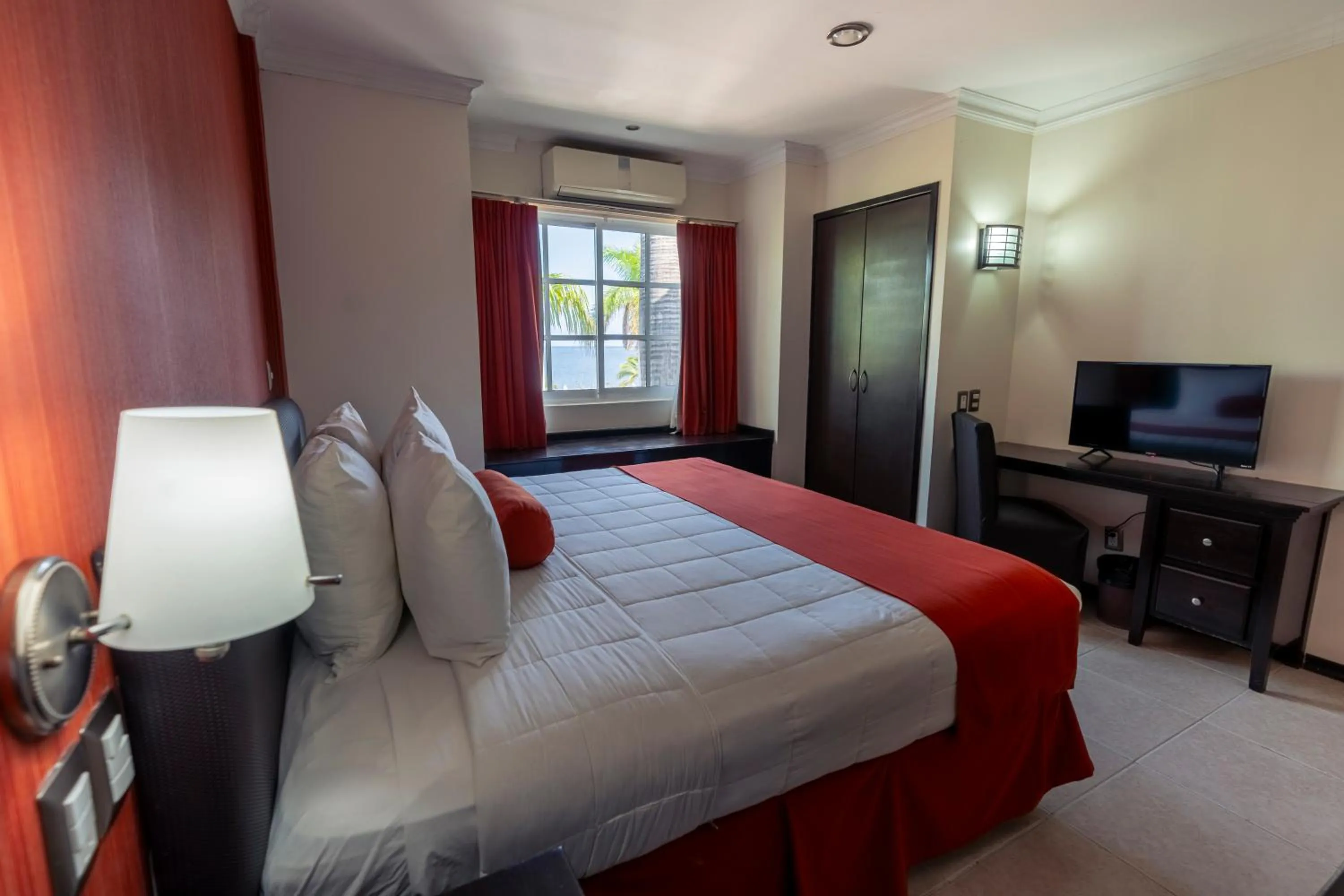 Photo of the whole room, Bed in Hotel Ocean View