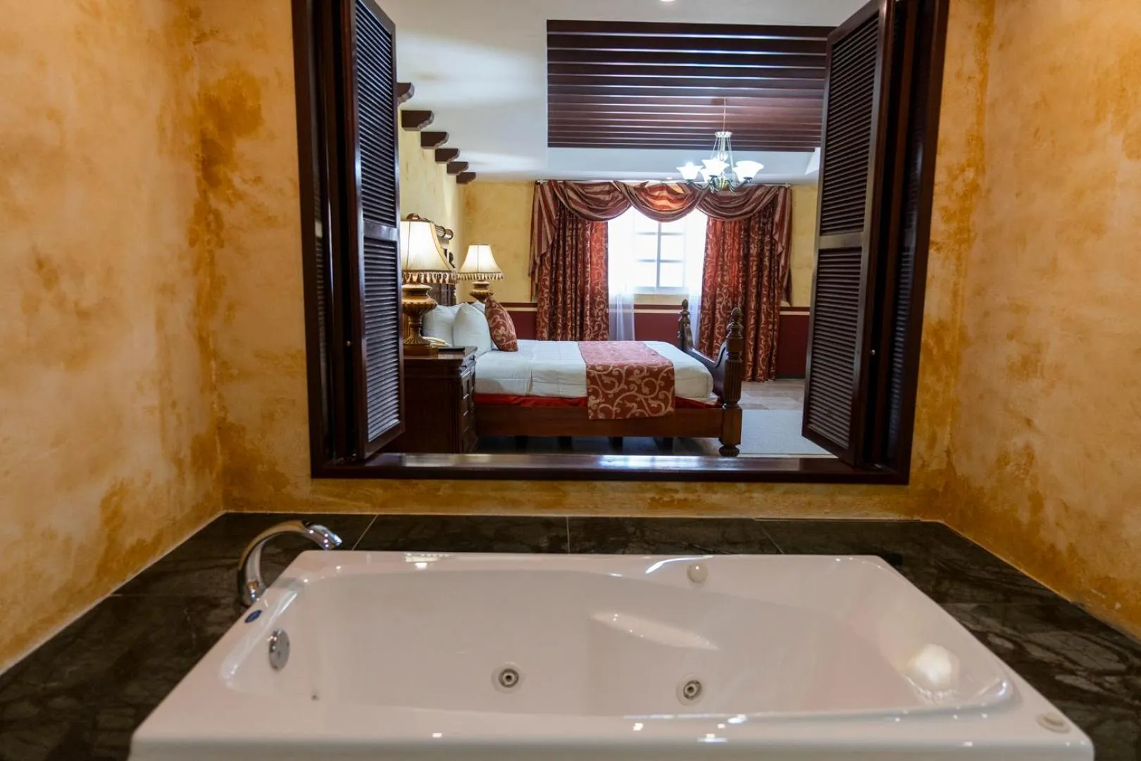 Bathroom, Bed in Hotel Ocean View