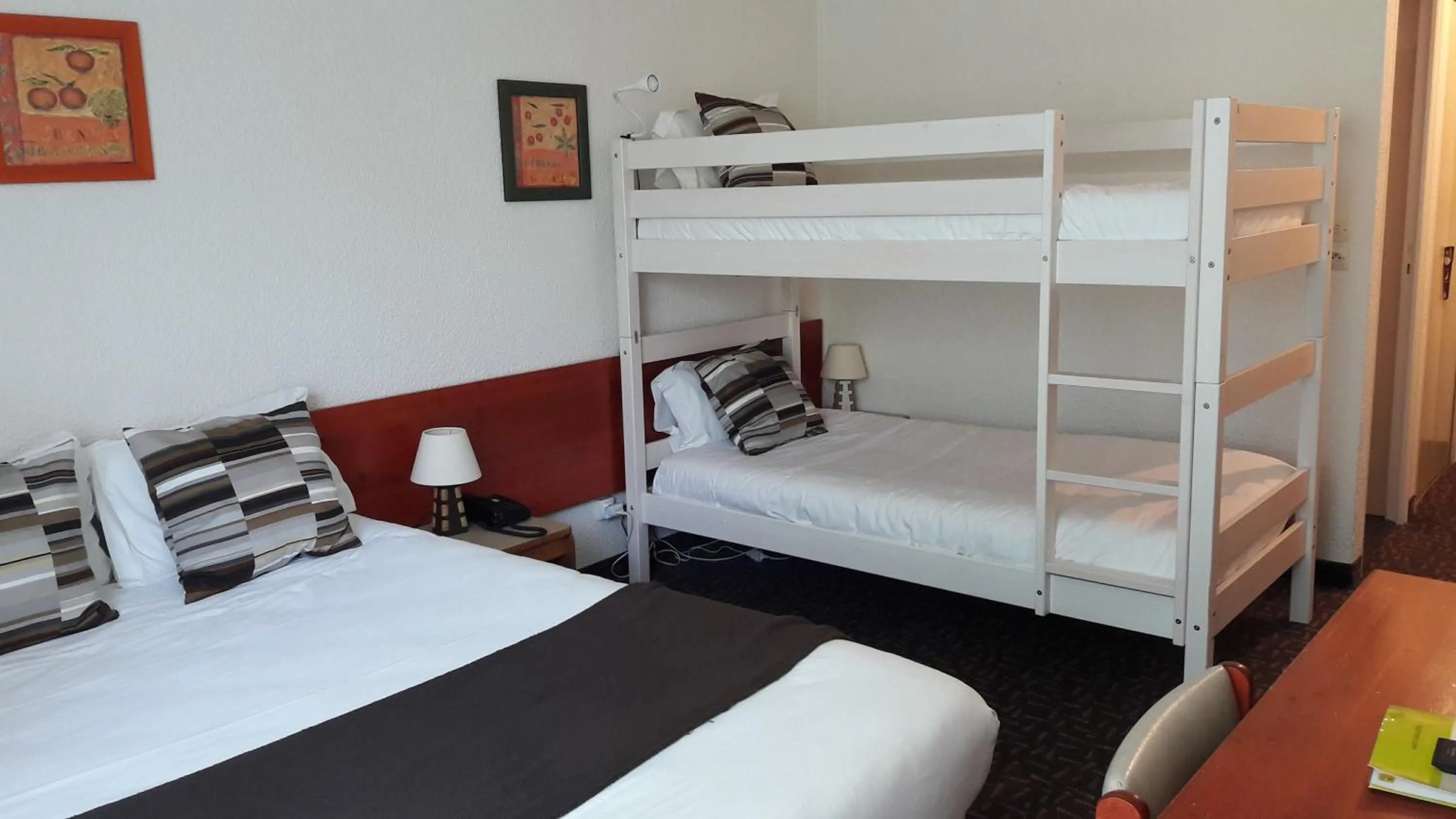 Bedroom, Bed in Hôtel-Restaurant La Belle Poule -