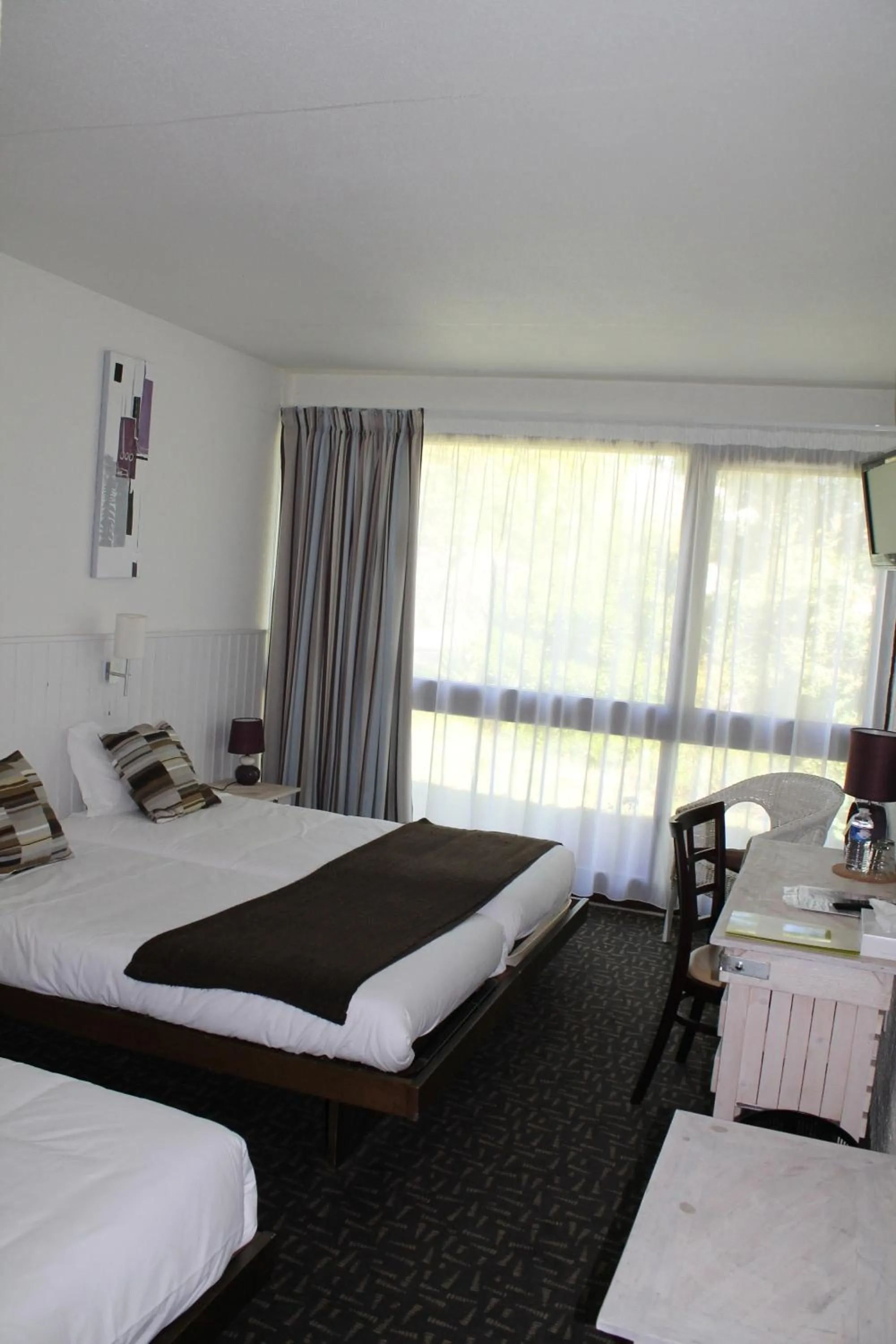 Bedroom, Bed in Hôtel-Restaurant La Belle Poule -