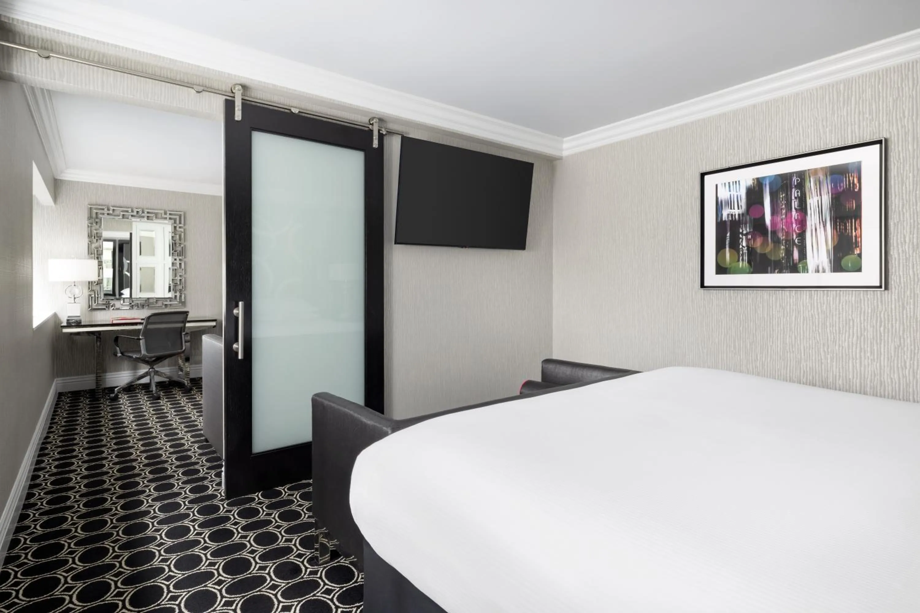 Bedroom, Bed in The Muse New York