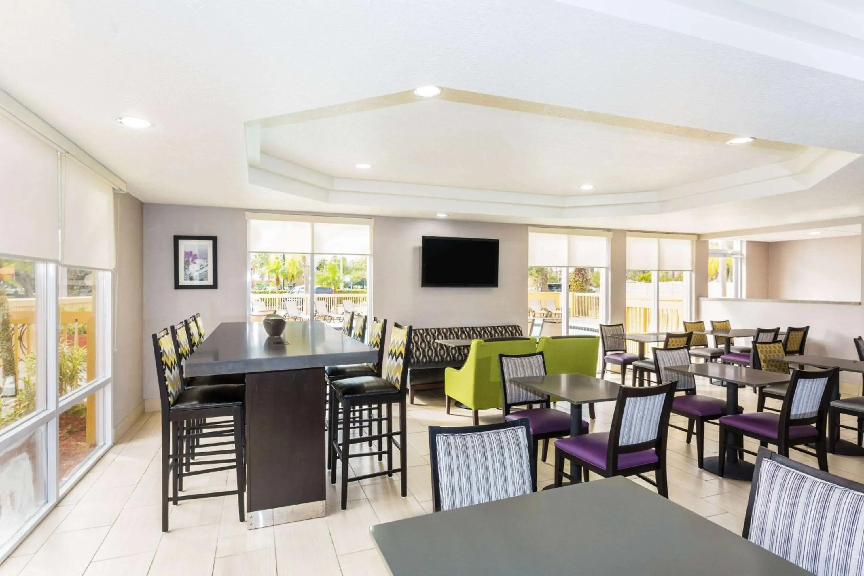 Breakfast in La Quinta by Wyndham Orlando Universal area - Free Shuttle to Universal Breakfast in La Quinta by Wyndham Orlando Universal area - Free Shuttle to Universal