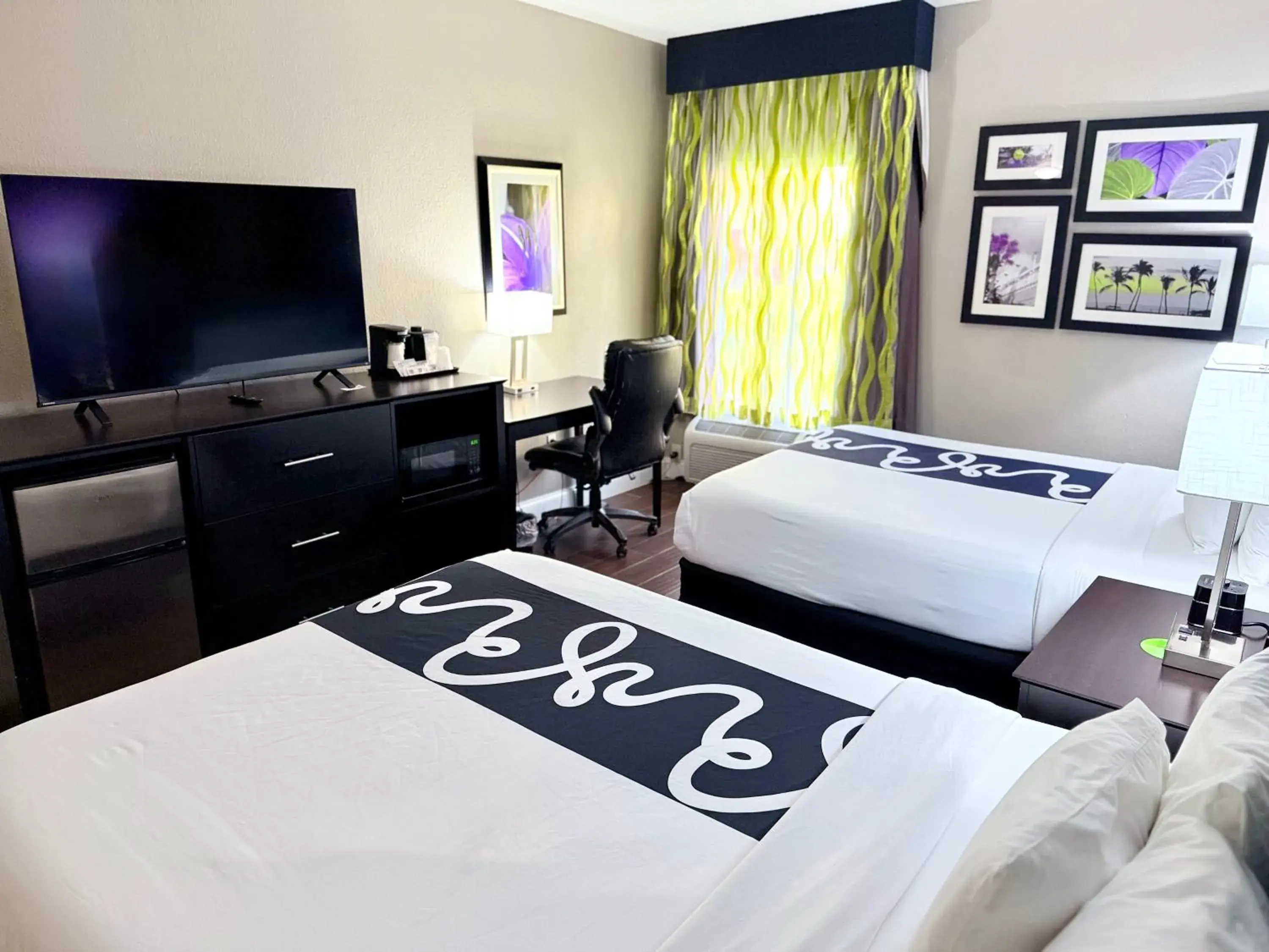 Bed in La Quinta by Wyndham Orlando Universal area - Free Shuttle to Universal Bed in La Quinta by Wyndham Orlando Universal area - Free Shuttle to Universal