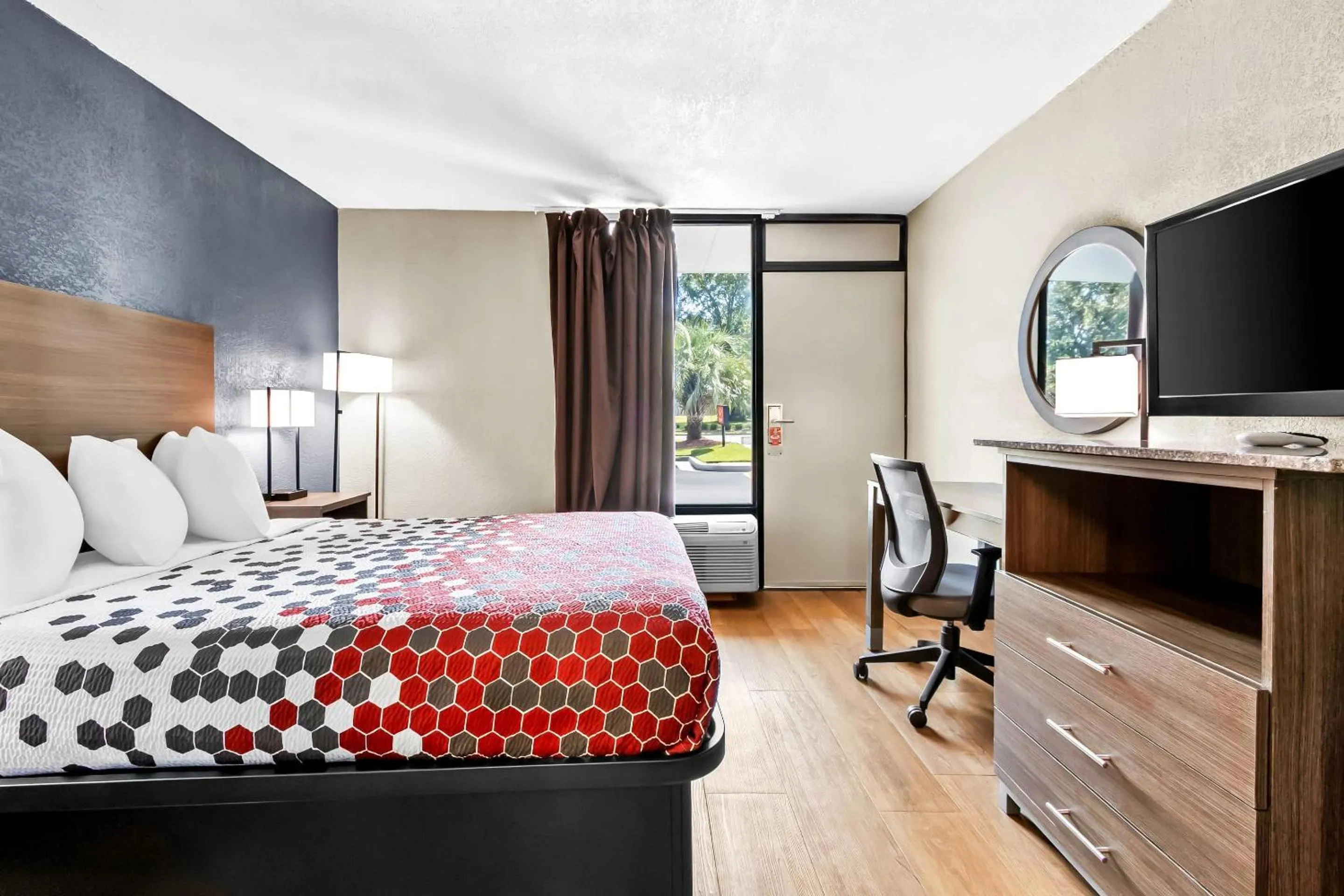 Bedroom, Bed in Econo Lodge