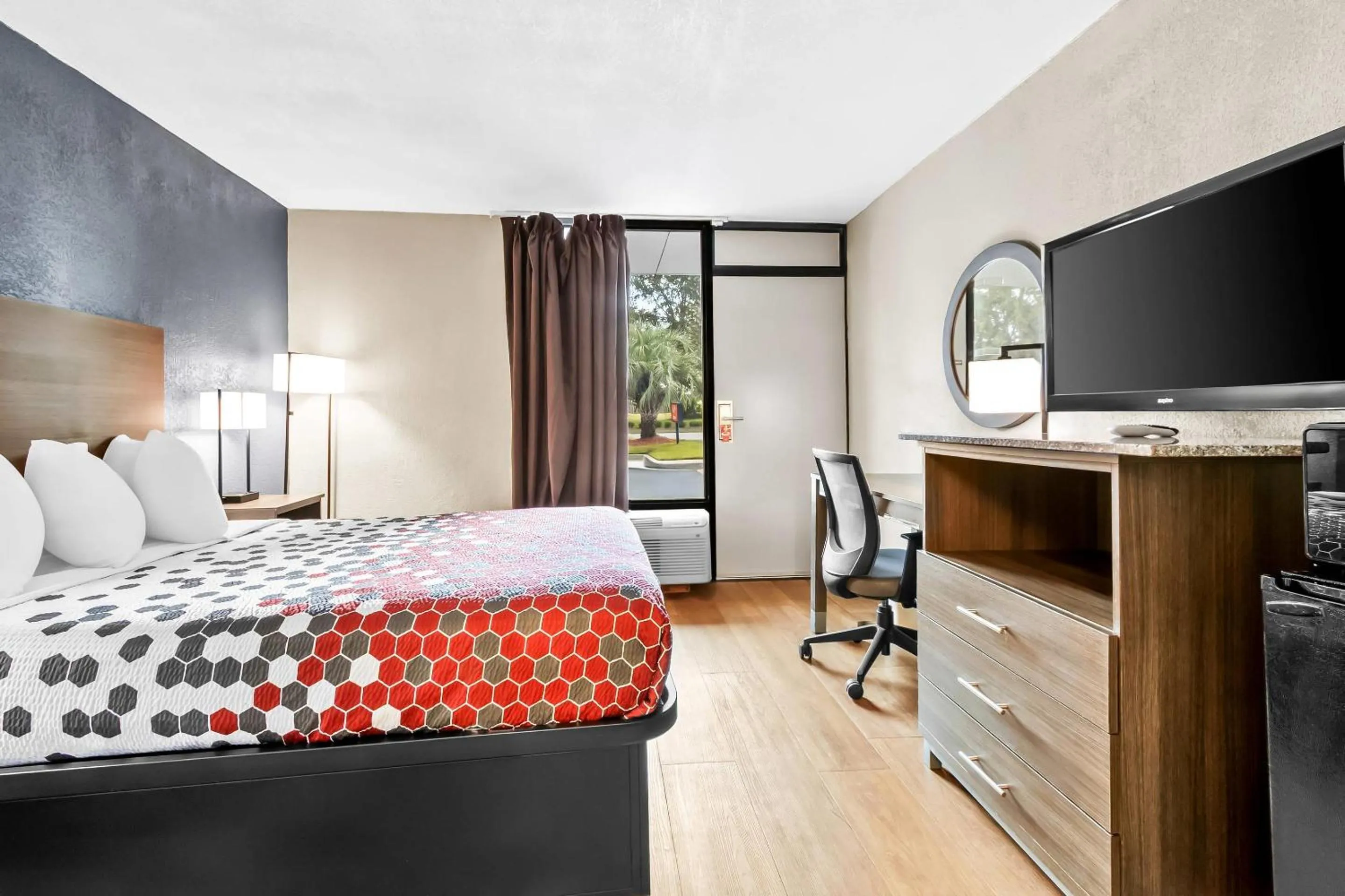 Bedroom, Bed in Econo Lodge