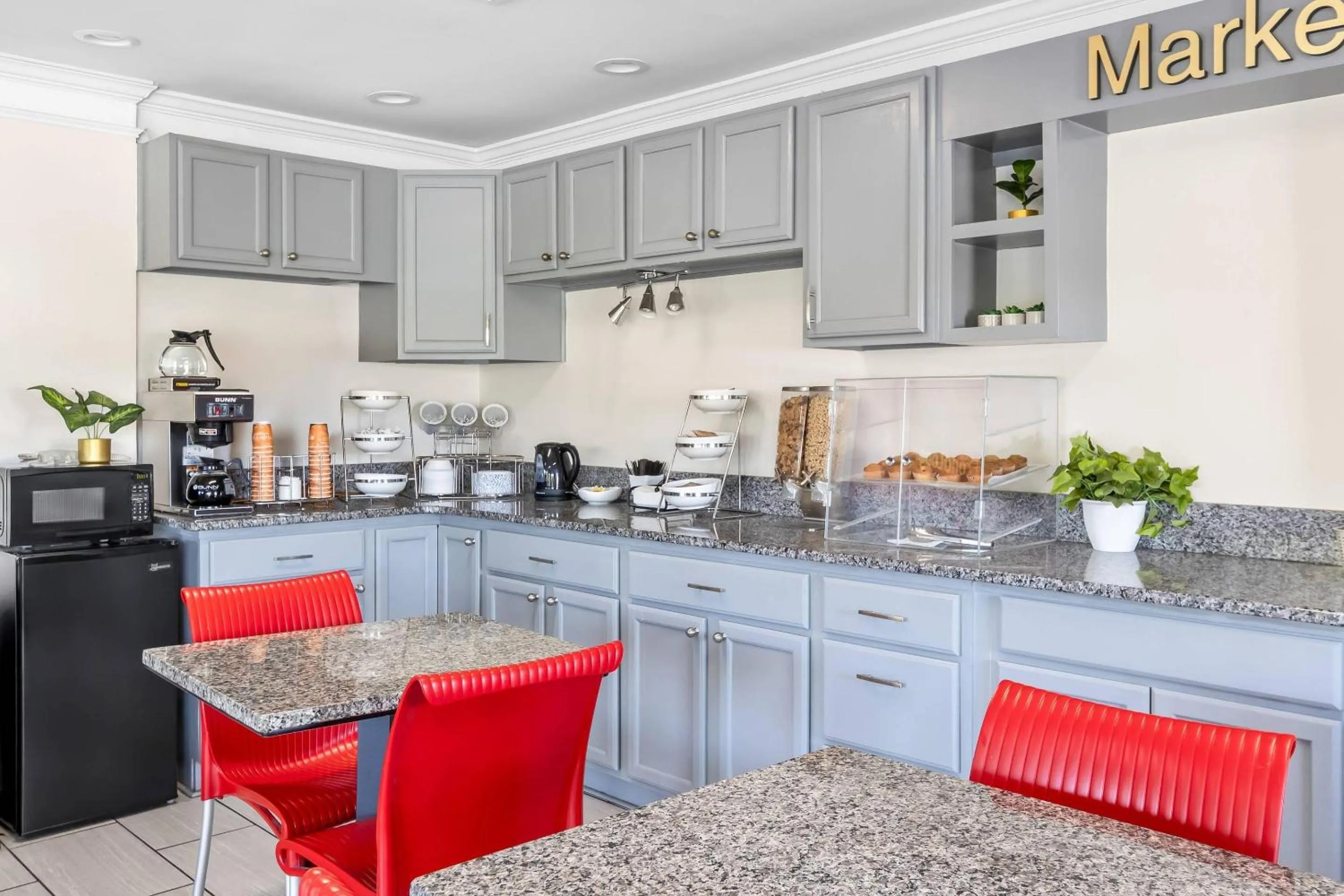 Breakfast in Econo Lodge