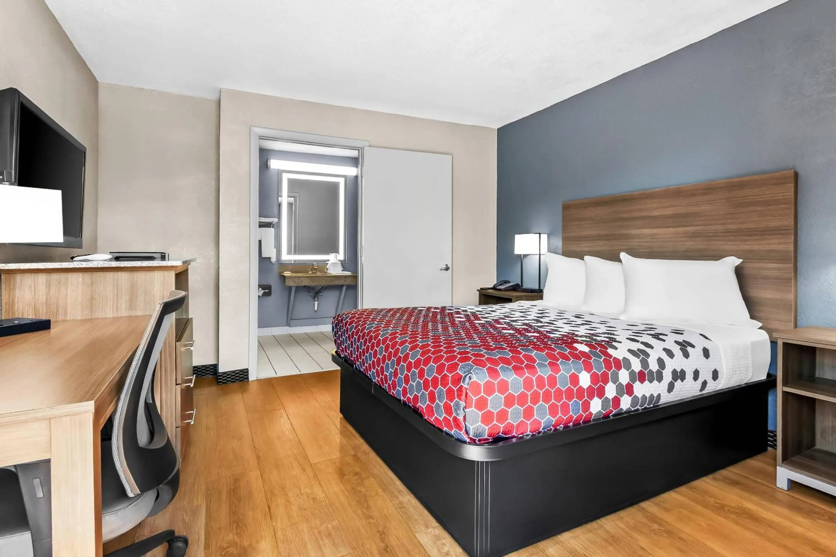 Bedroom, Bed in Econo Lodge