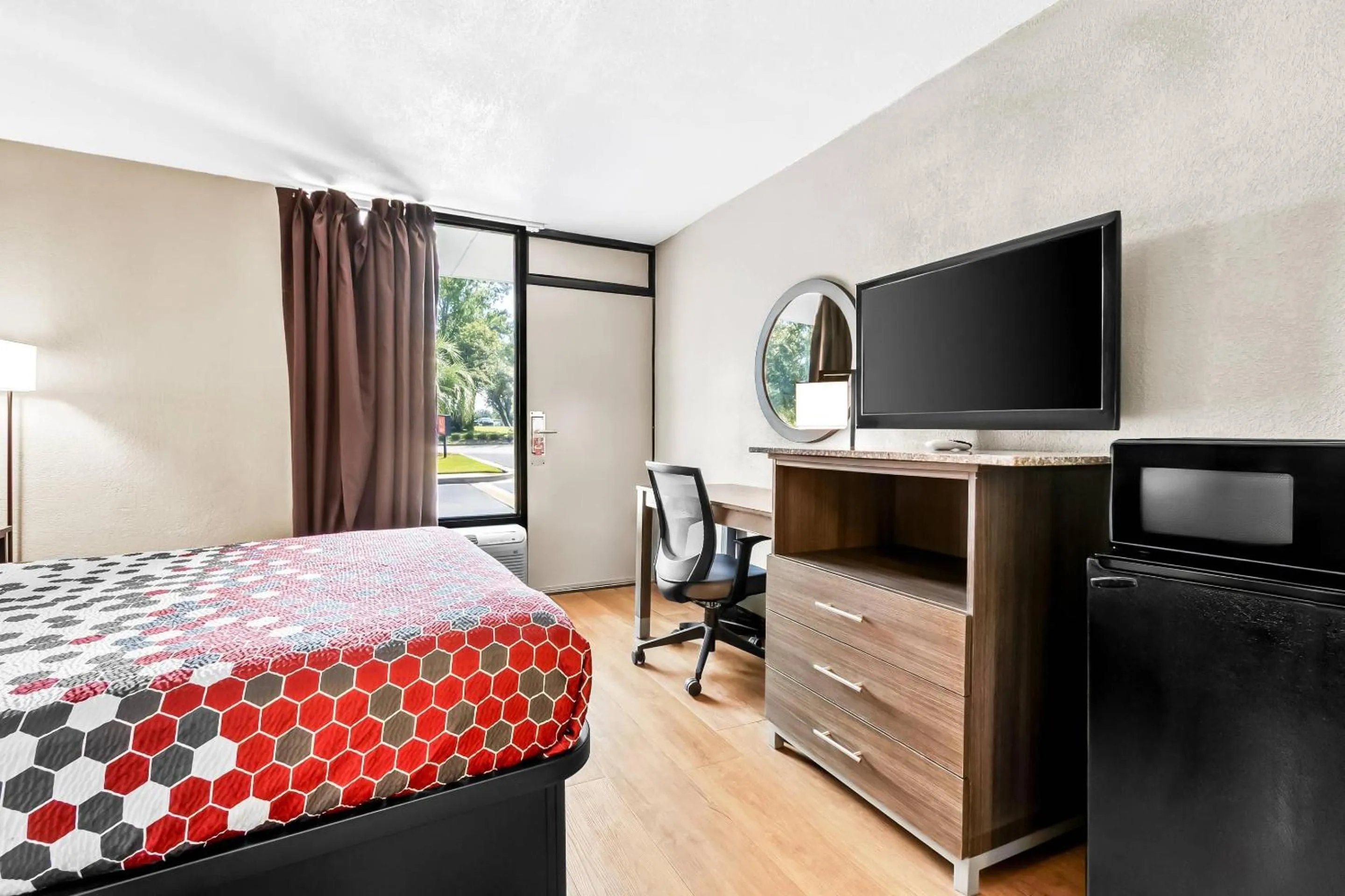 Bedroom, Bed in Econo Lodge