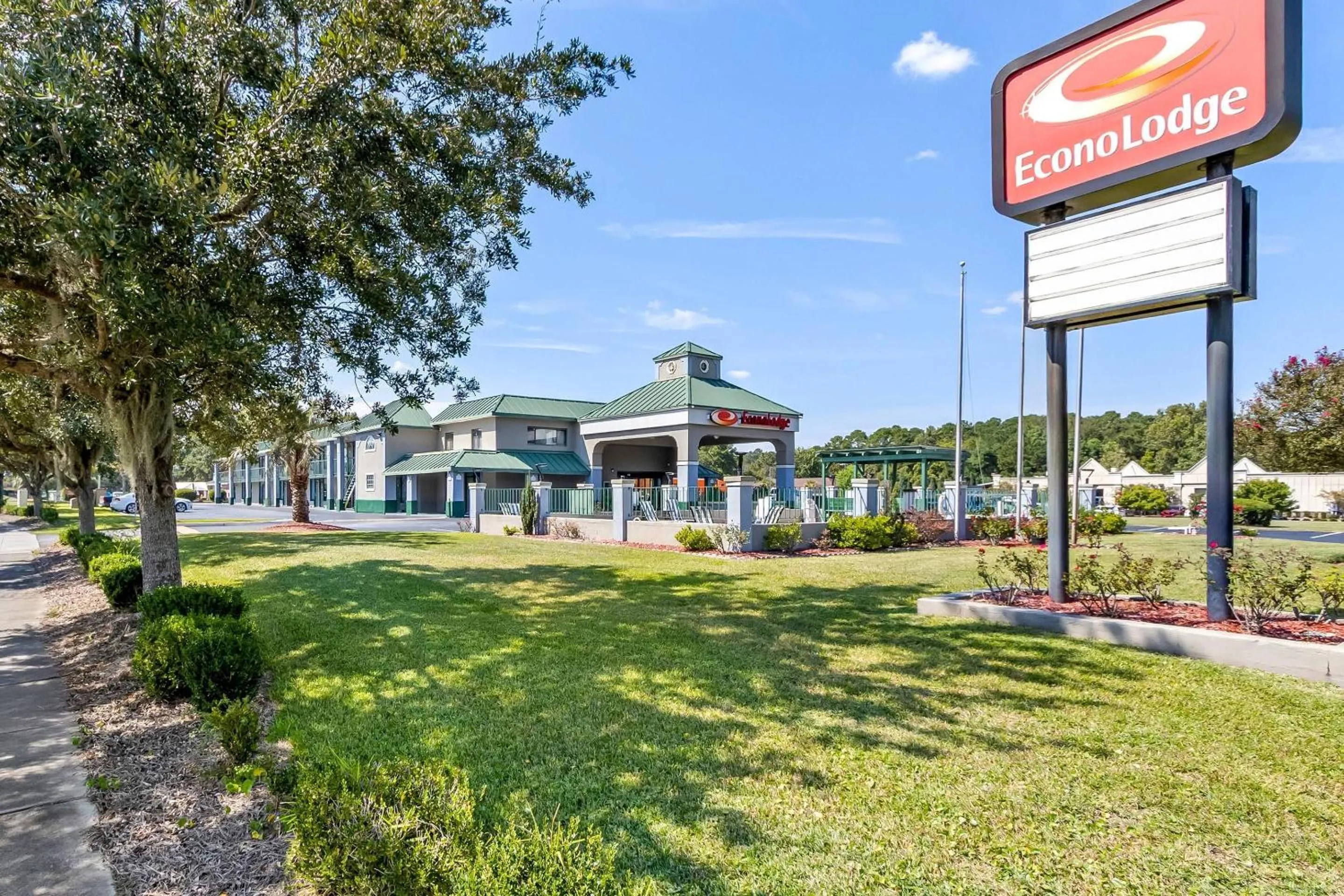 Property building in Econo Lodge