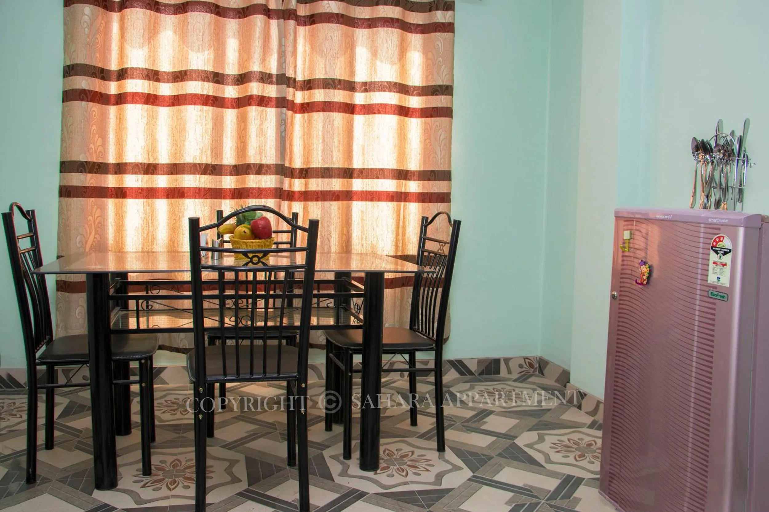 Kitchen or kitchenette in Sahara Apartment