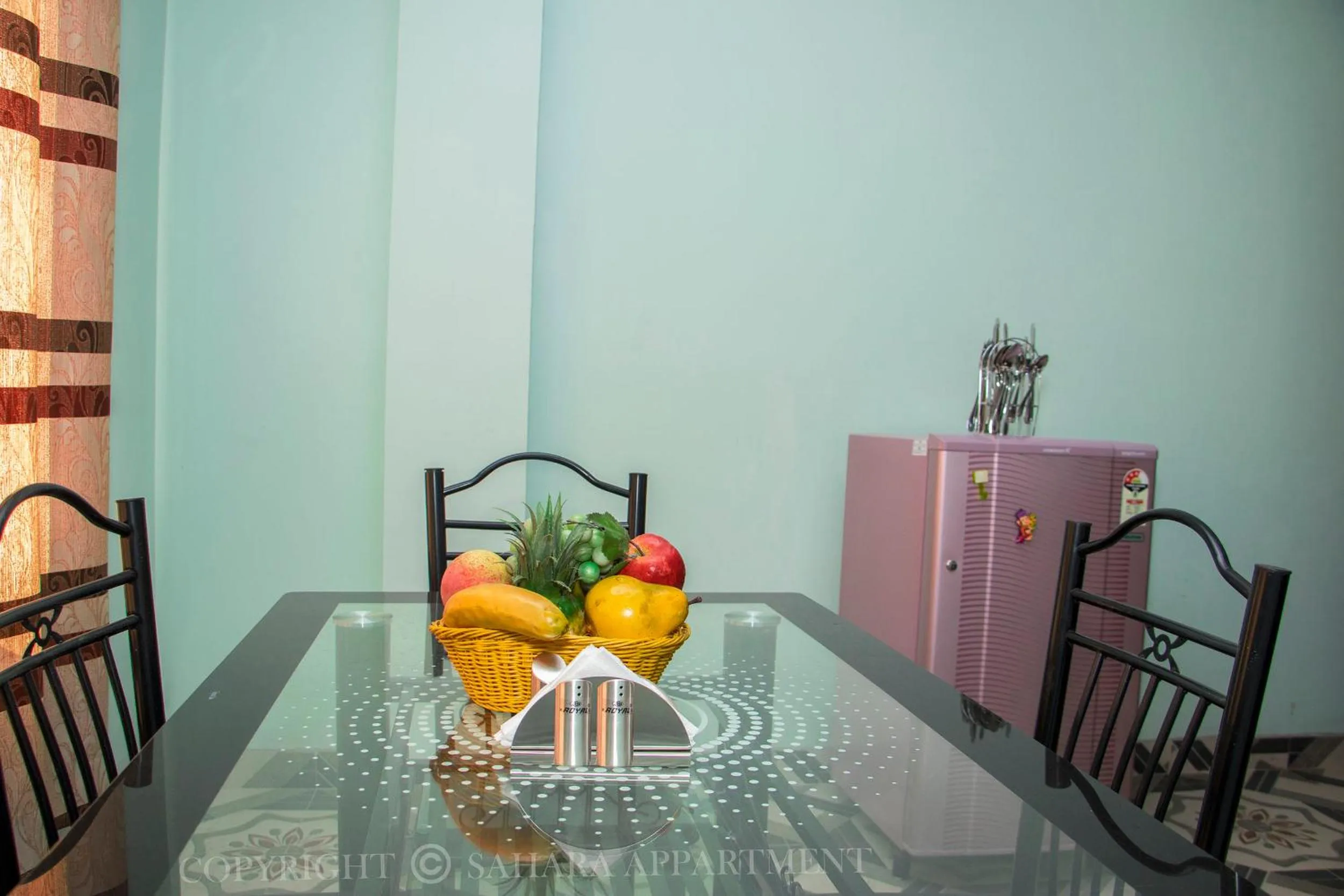 Kitchen or kitchenette in Sahara Apartment