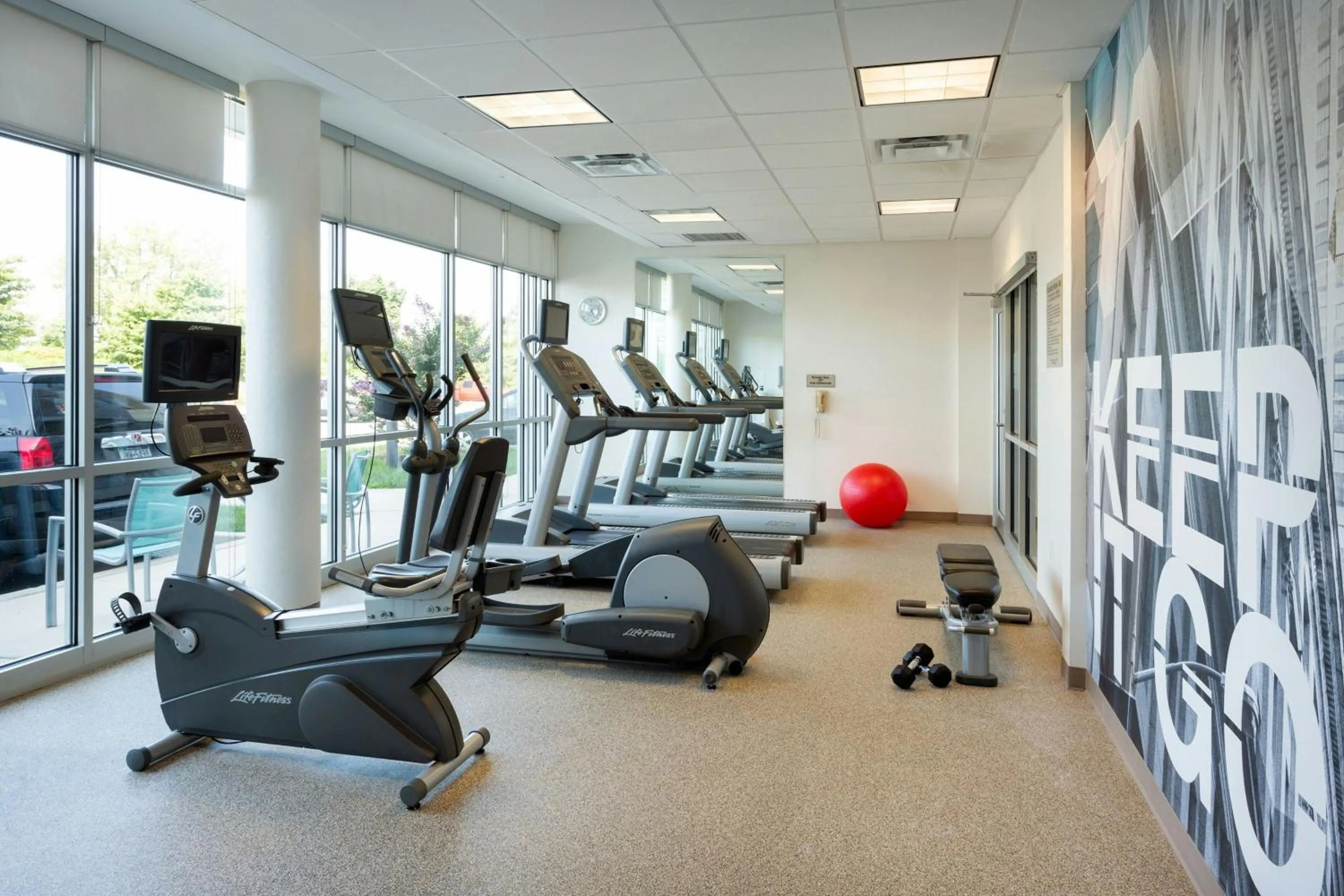 Fitness centre/facilities in SpringHill Suites by Marriott Philadelphia Airport / Ridley Park