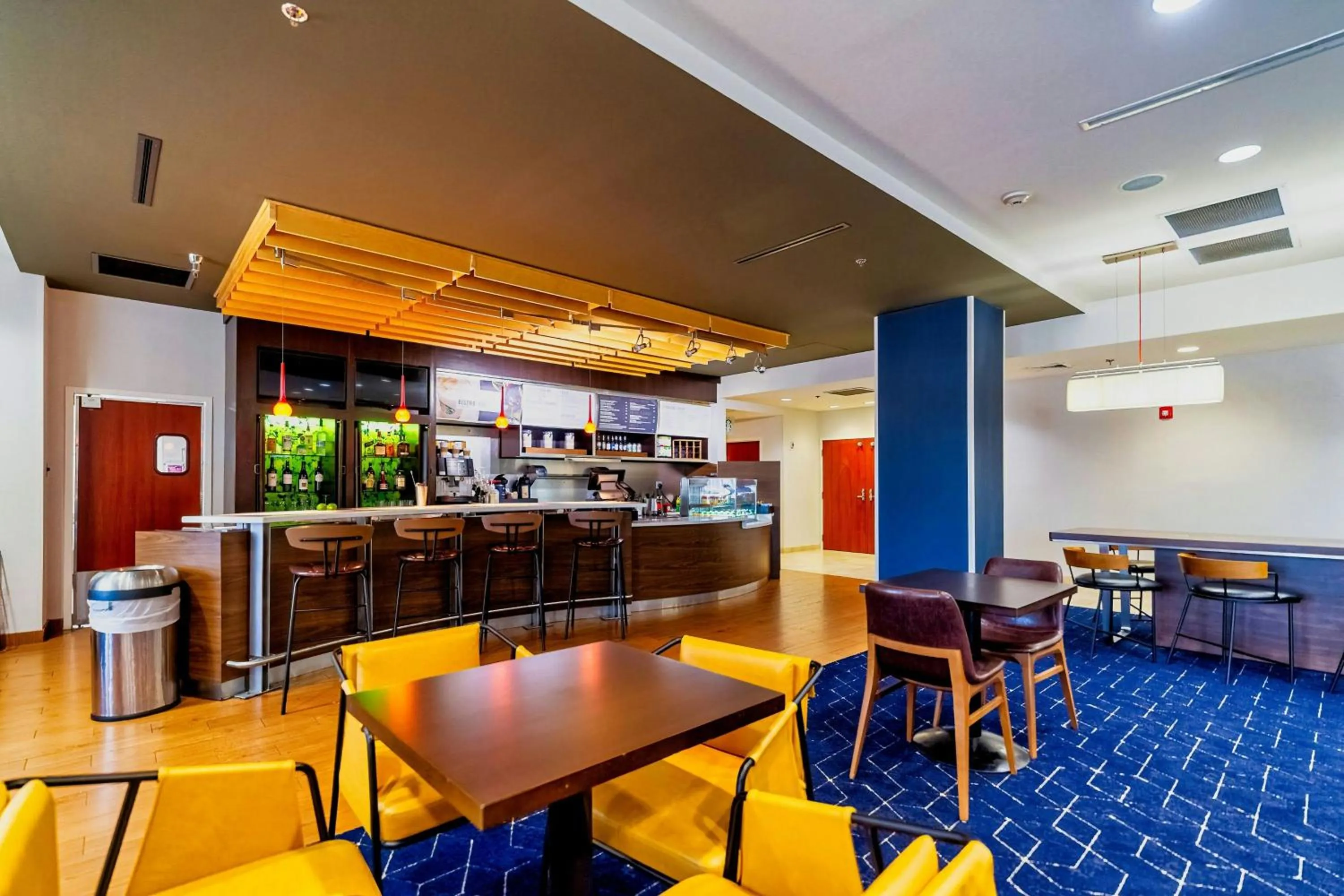 Restaurant/places to eat in Courtyard Biloxi North/D'Iberville