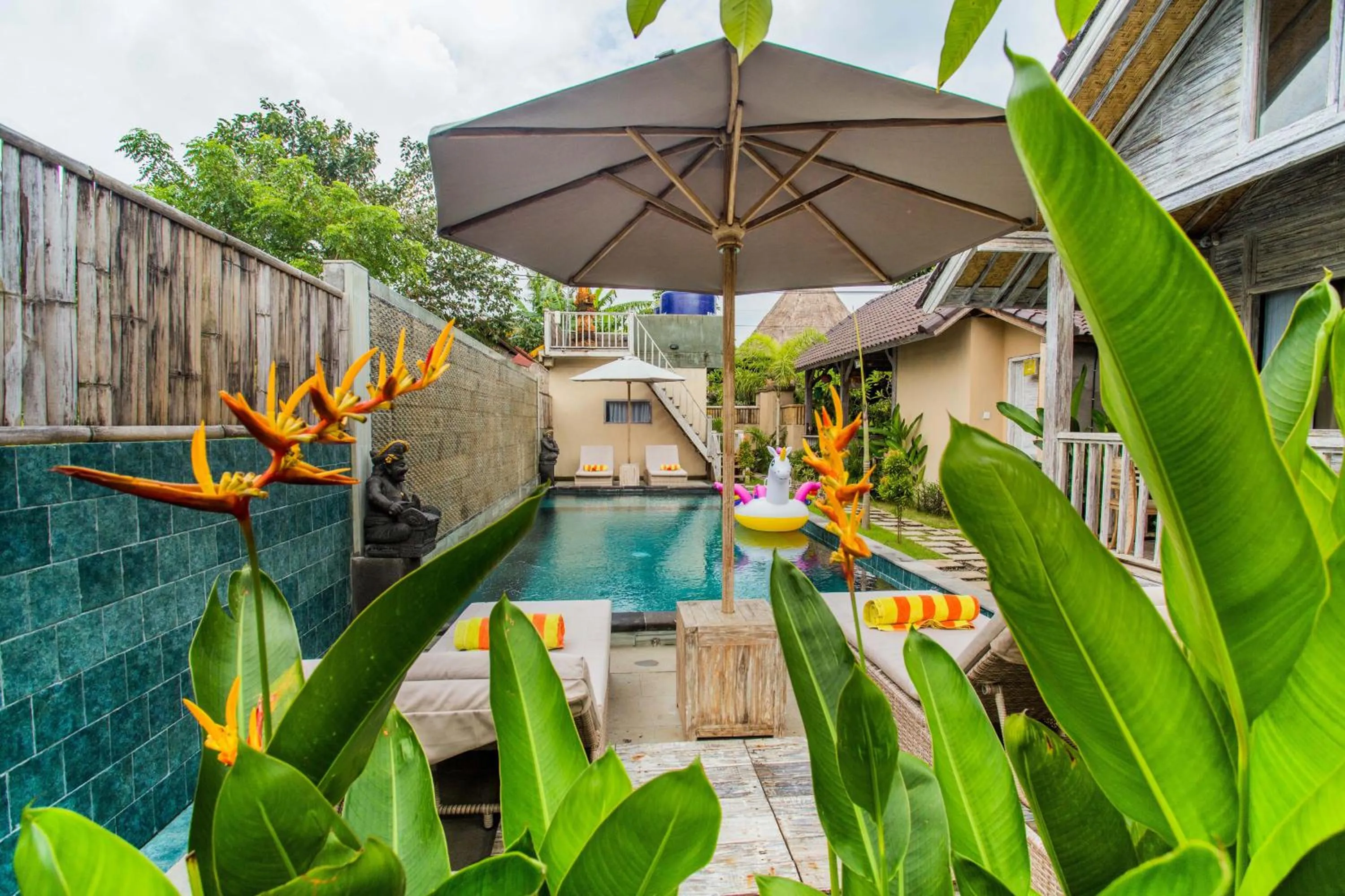 Day in The Syron Huts Lembongan