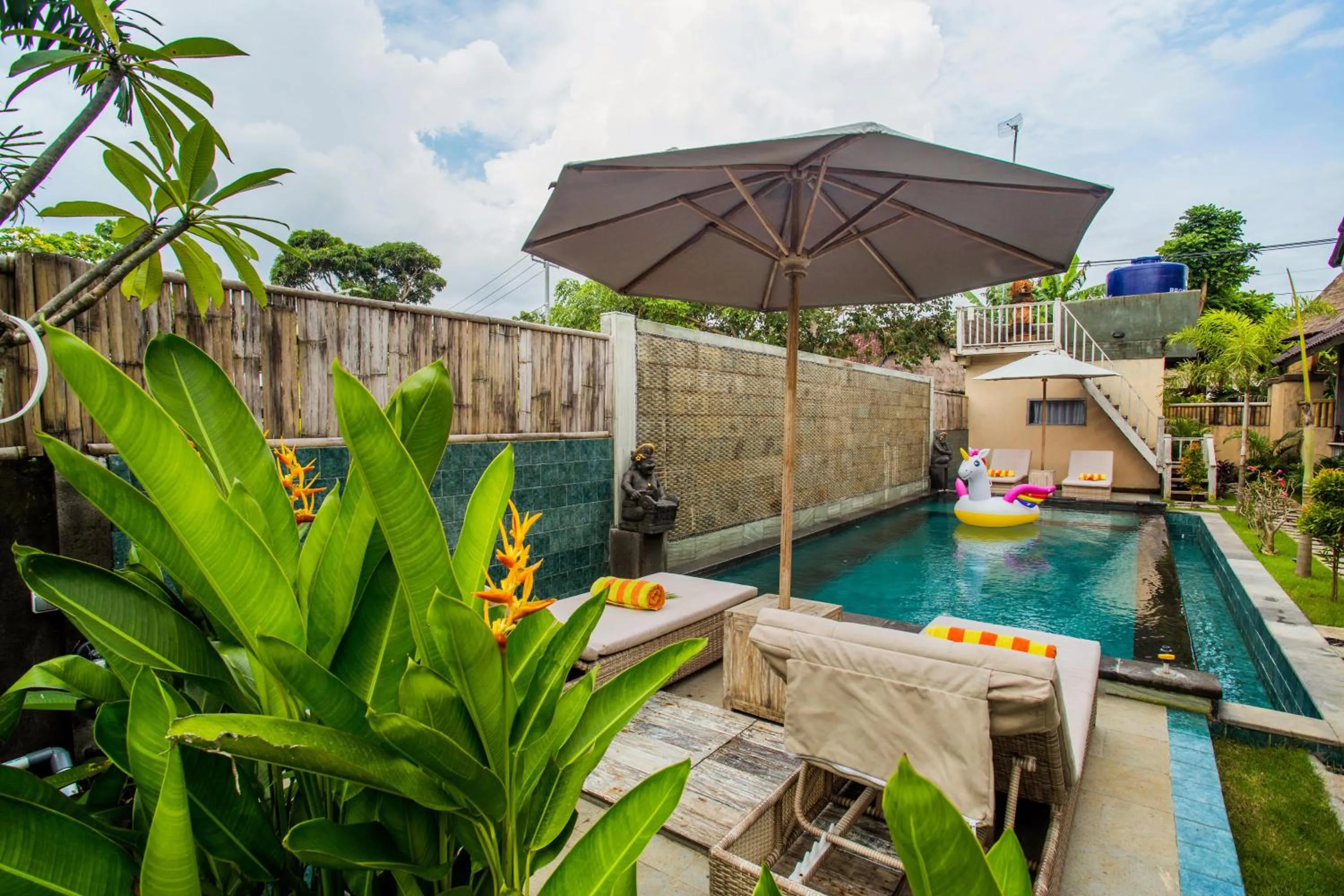 Day in The Syron Huts Lembongan