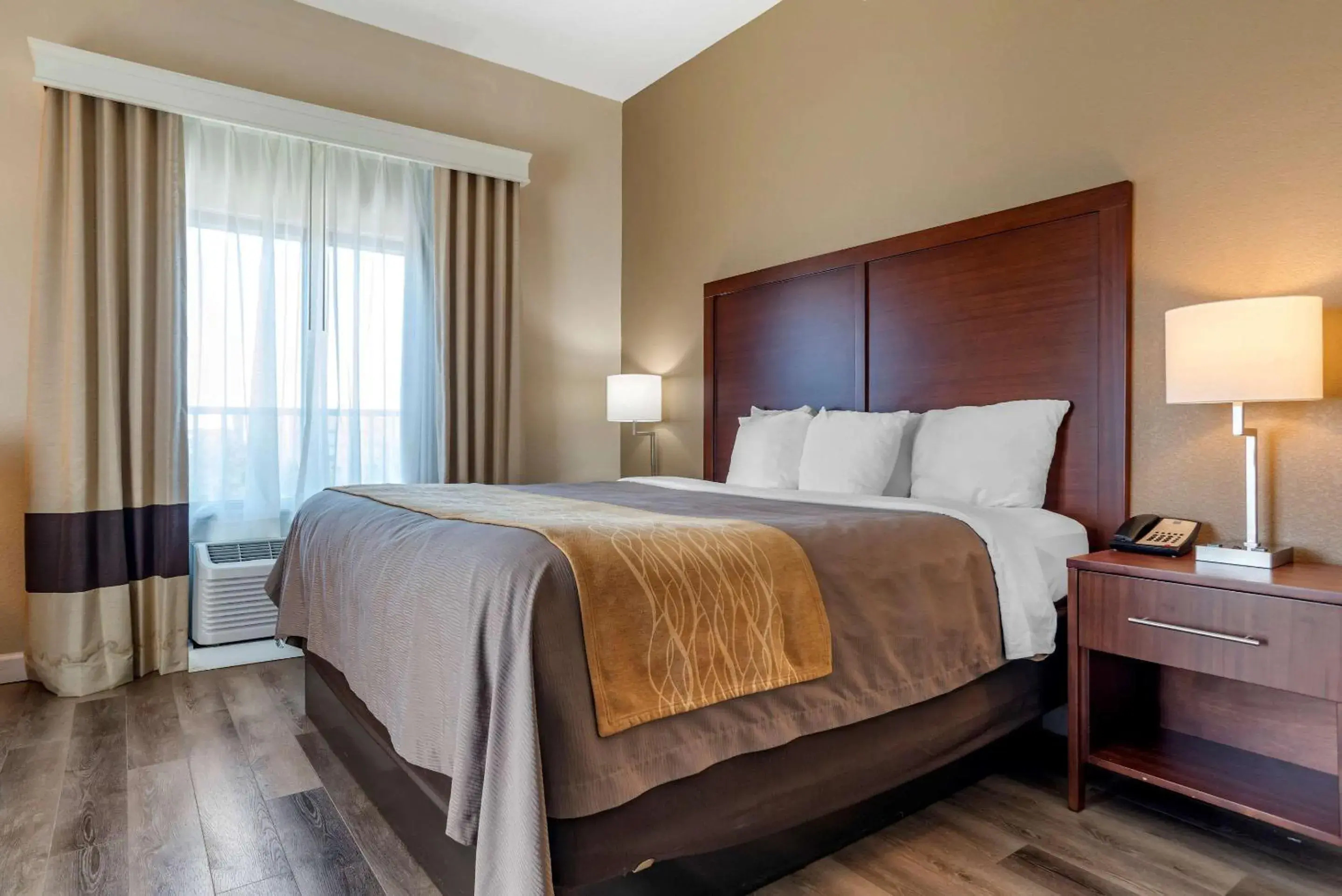 Photo of the whole room, Bed in Comfort Inn & Suites Fort Walton Beach Photo of the whole room, Bed in Comfort Inn & Suites Fort Walton Beach