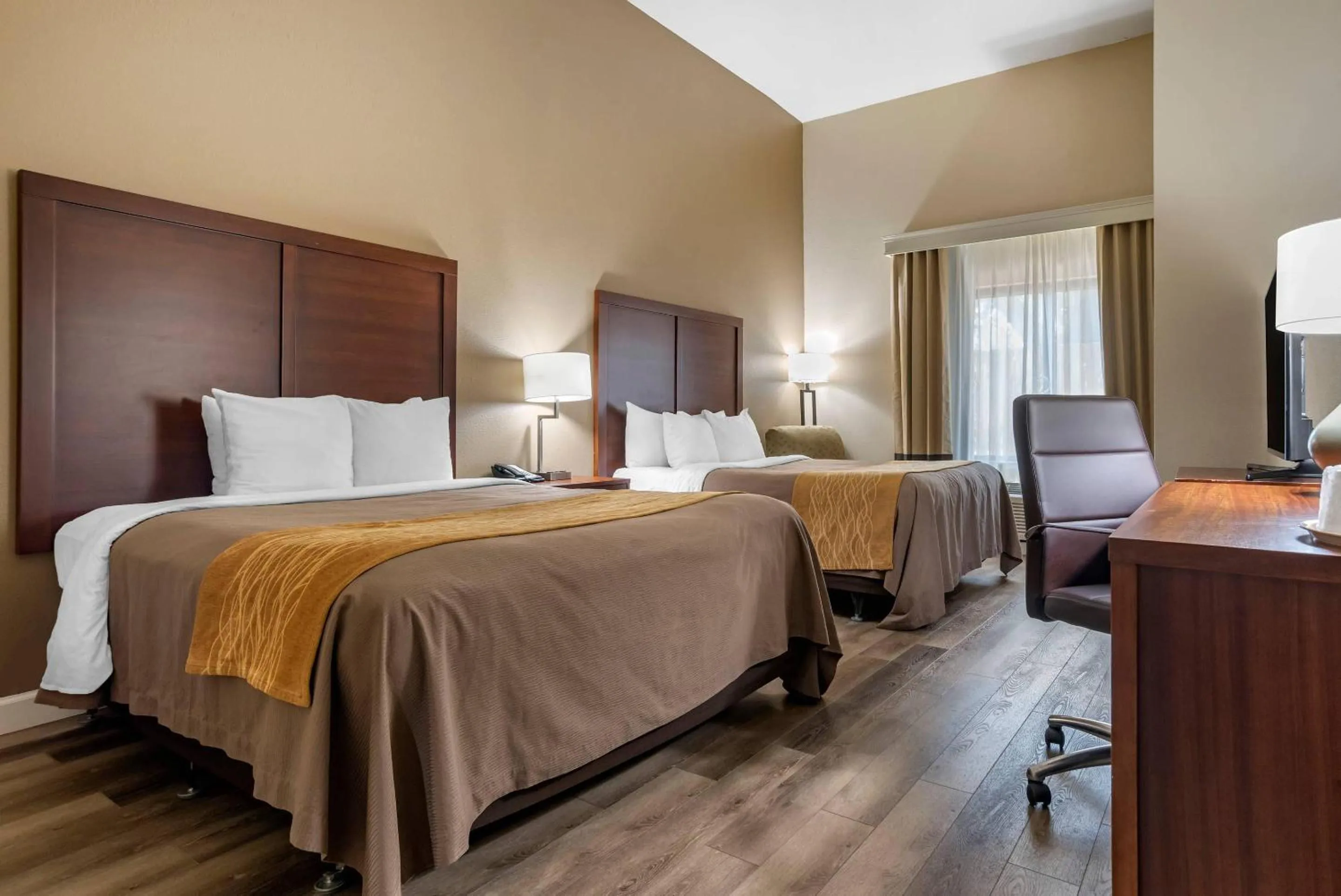 Bedroom, Bed in Comfort Inn & Suites Fort Walton Beach - Destin West