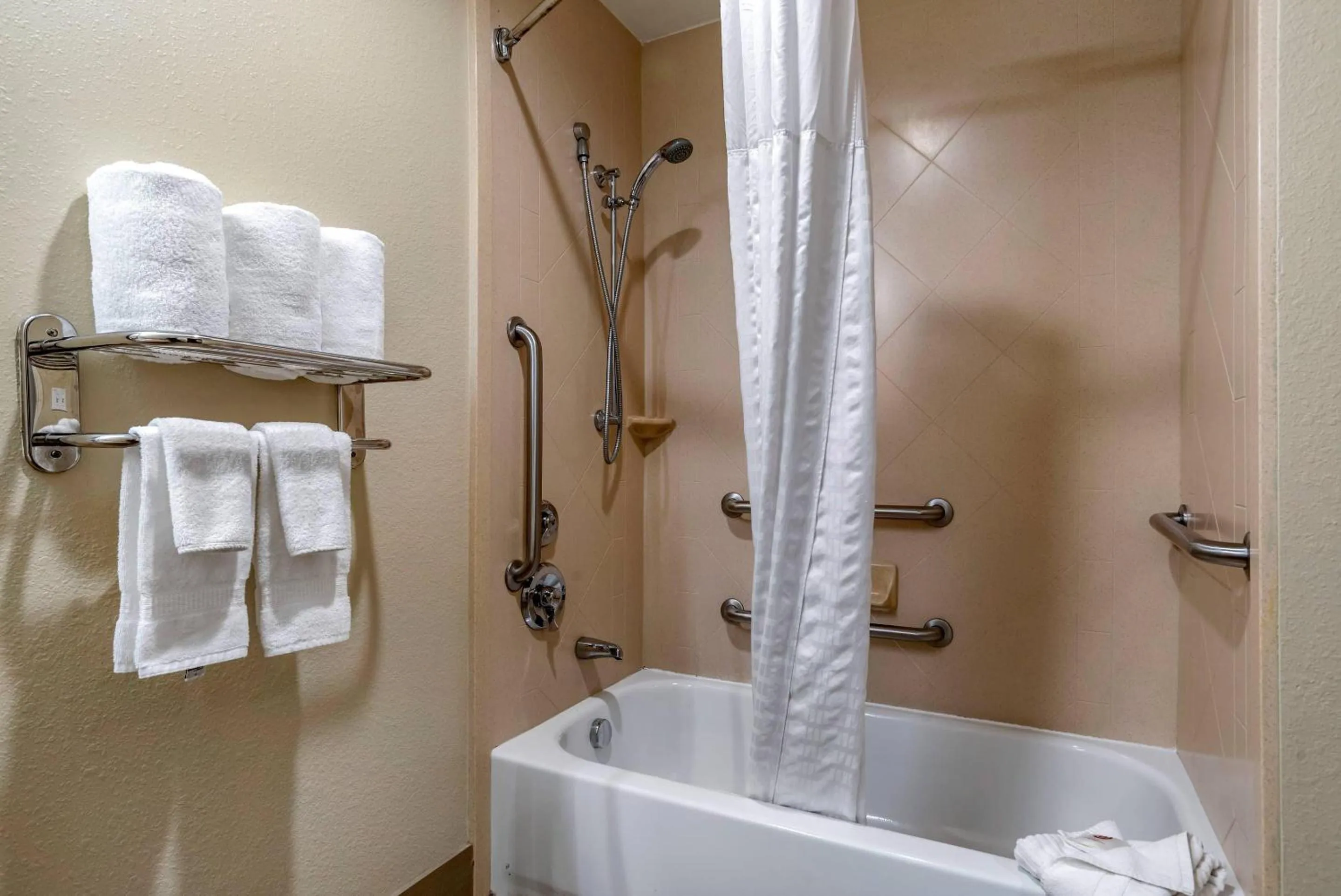 Bedroom in Comfort Inn & Suites Fort Walton Beach - Destin West