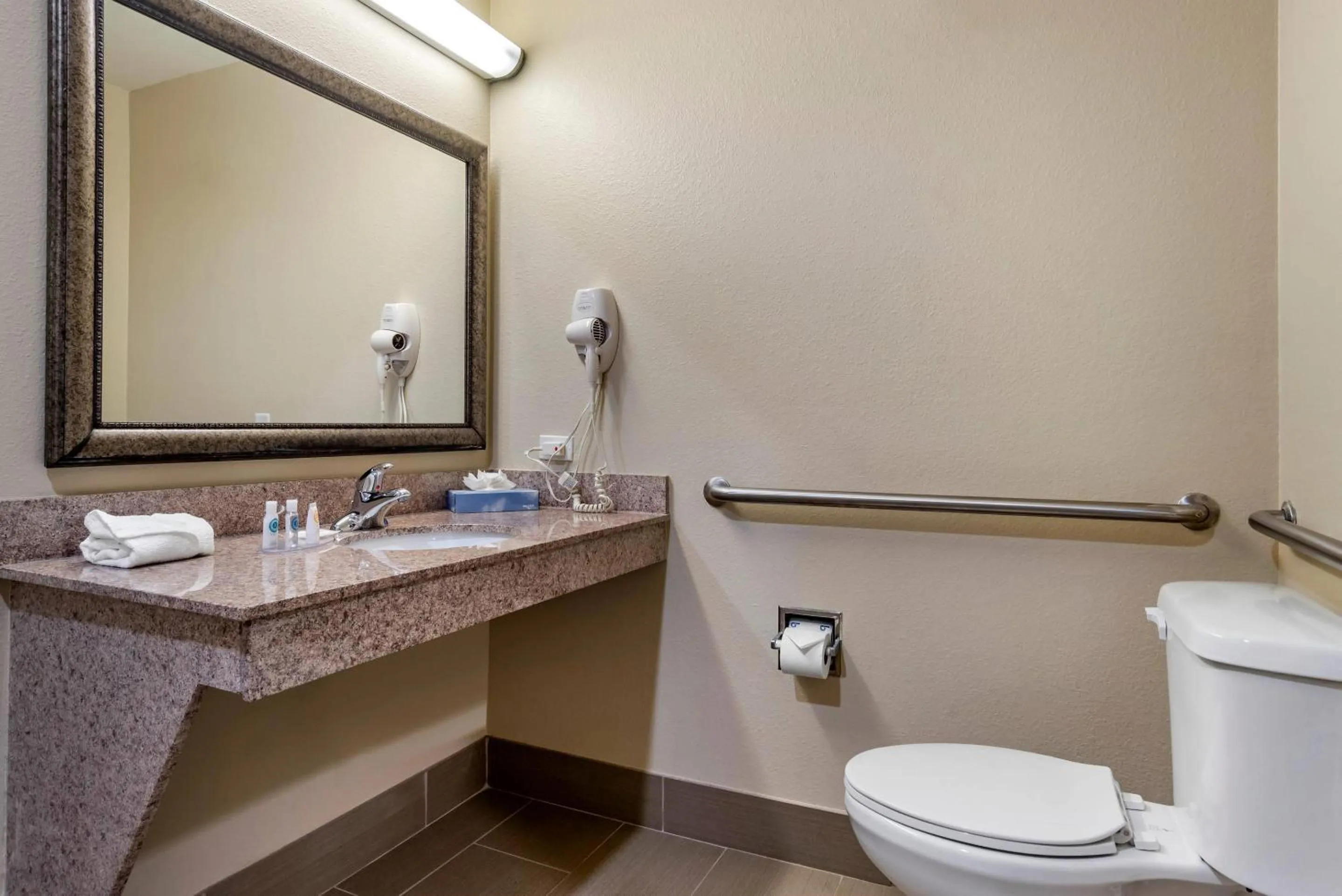 Bedroom in Comfort Inn & Suites Fort Walton Beach - Destin West
