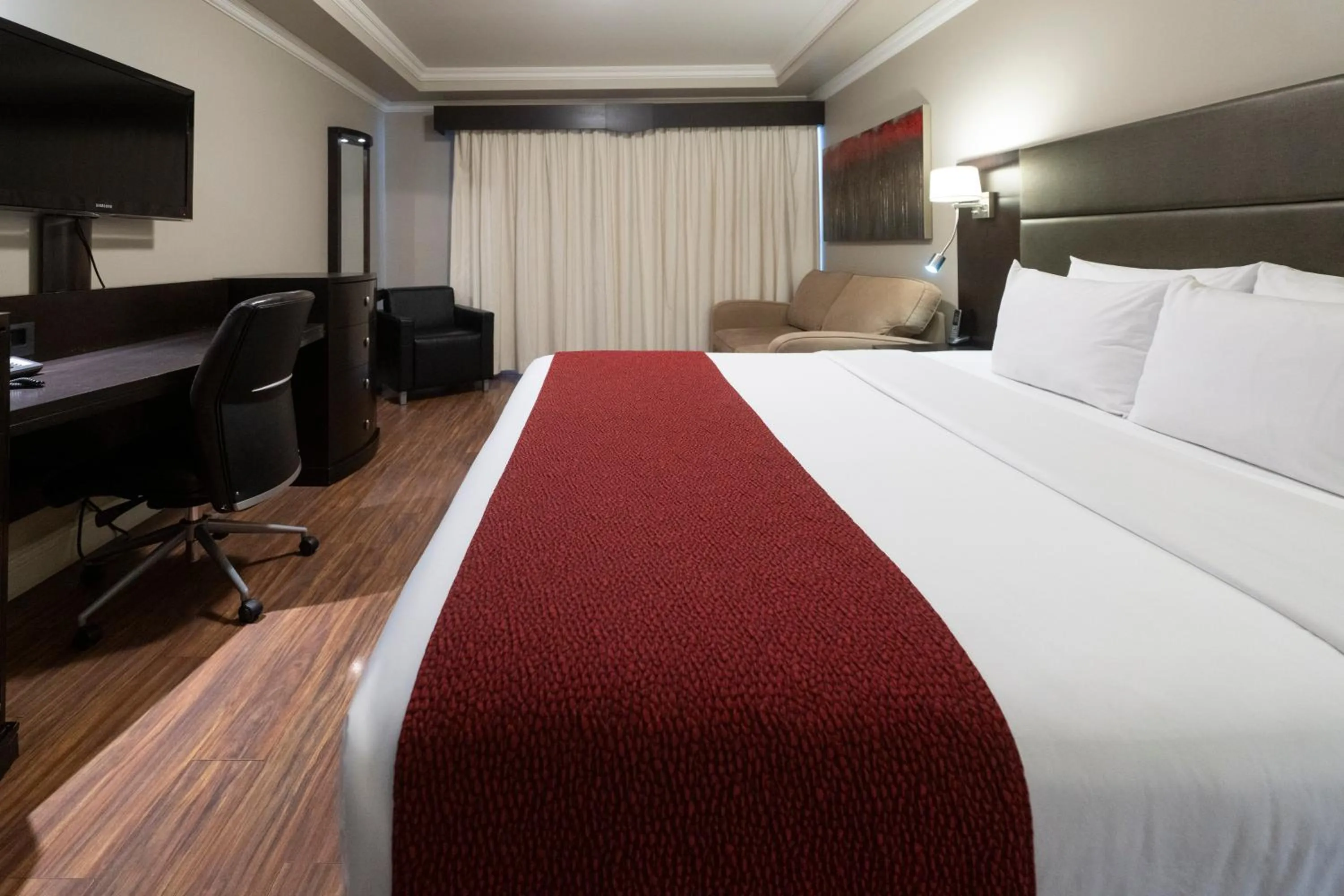 Bed in Hotel & Suites Le Dauphin Drummondville