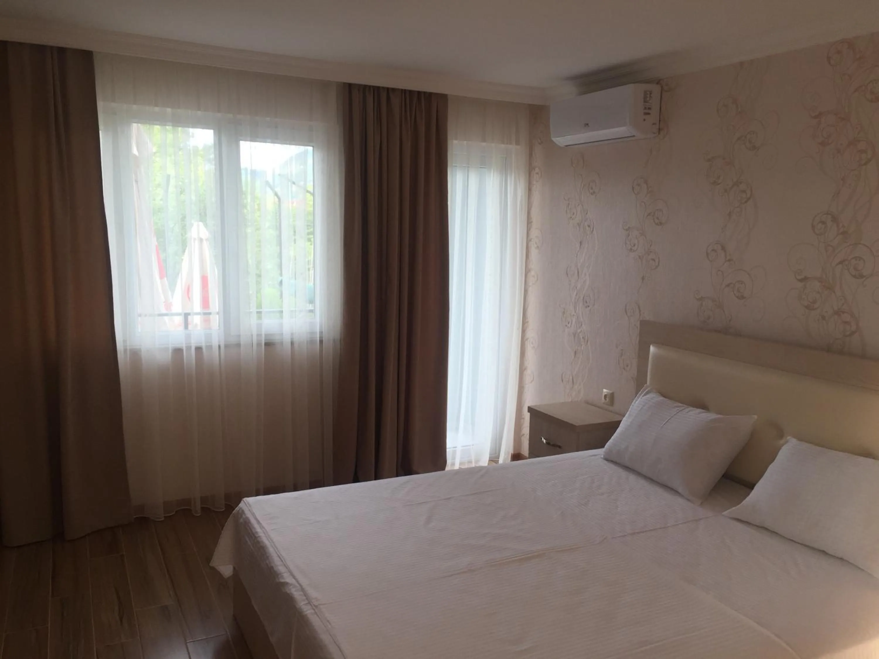 Shower, Bed in Hotel Botanica