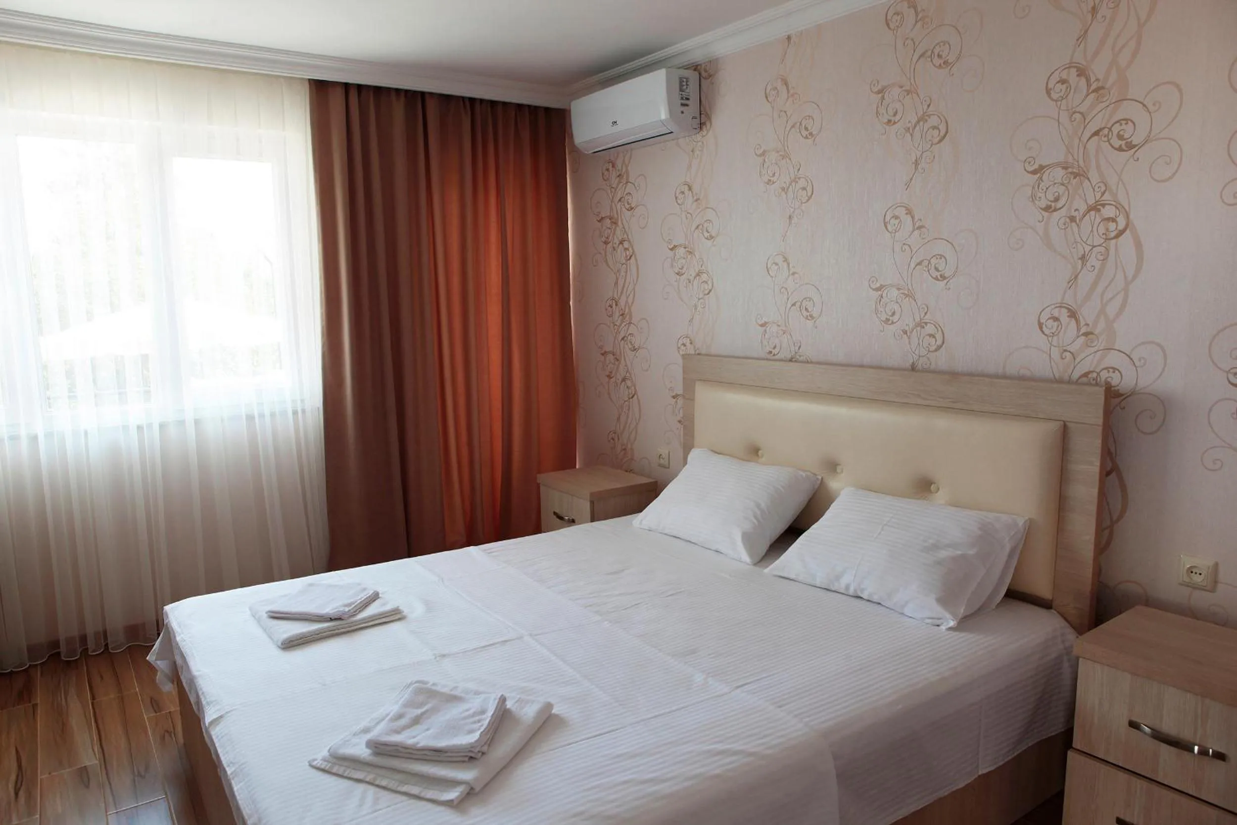 Shower, Bed in Hotel Botanica