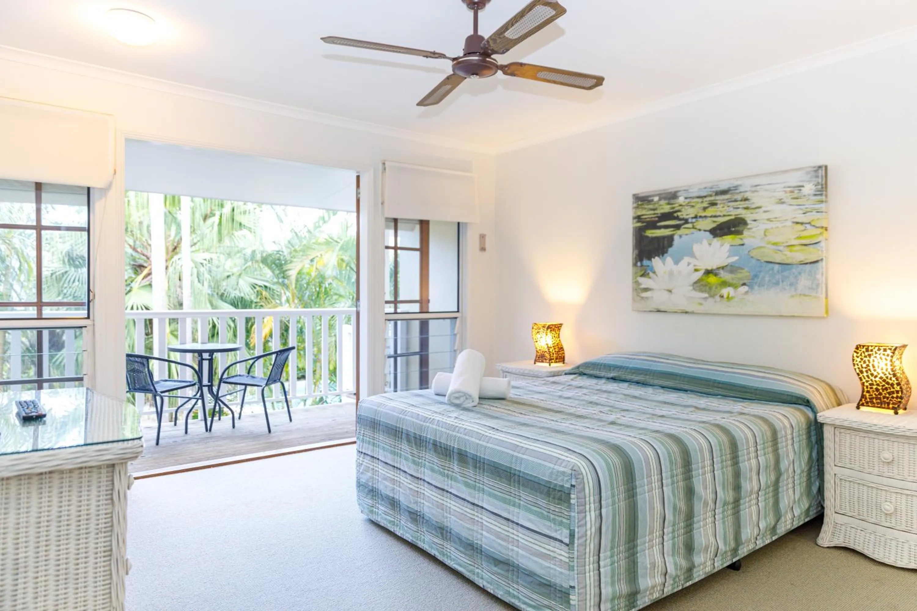 Balcony/Terrace, Bed in Sandy Beach Resort