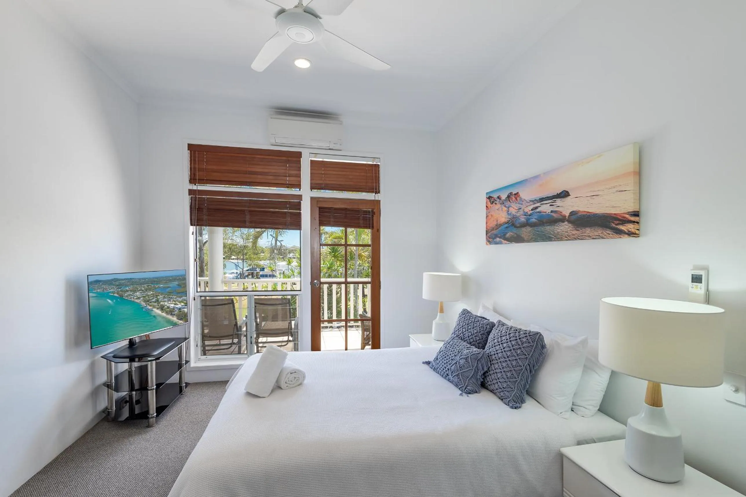 Bedroom, Bed in Sandy Beach Resort
