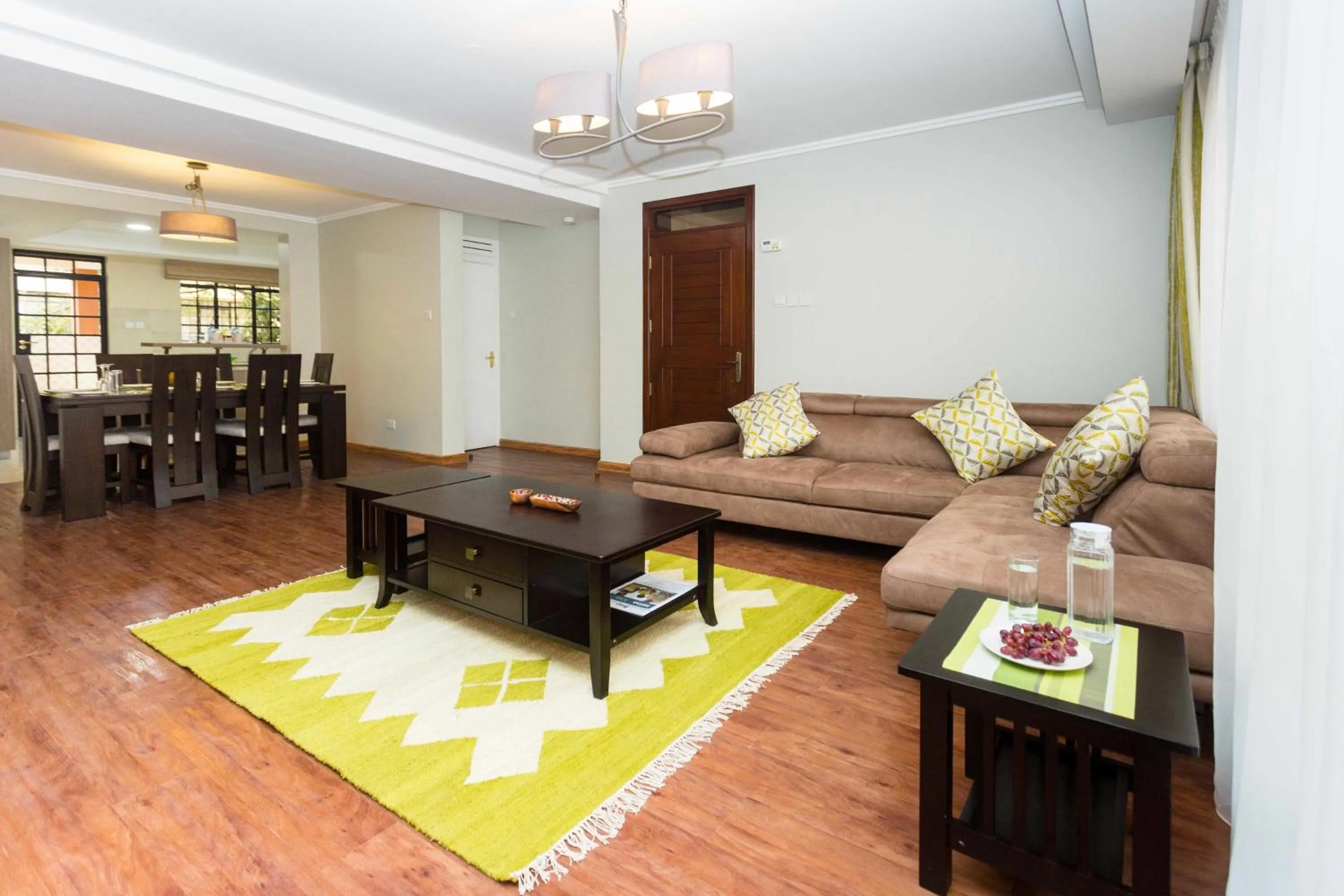 Living room in Cozy Residences by Trianum