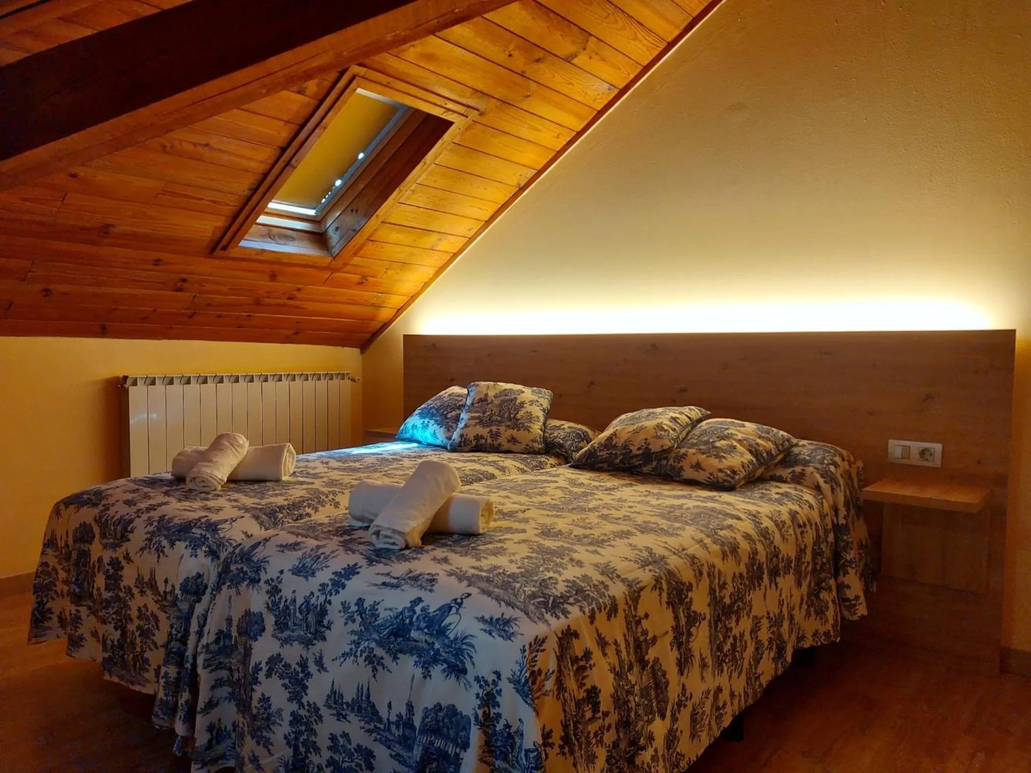 Decorative detail, Bed in Hotel Saurat