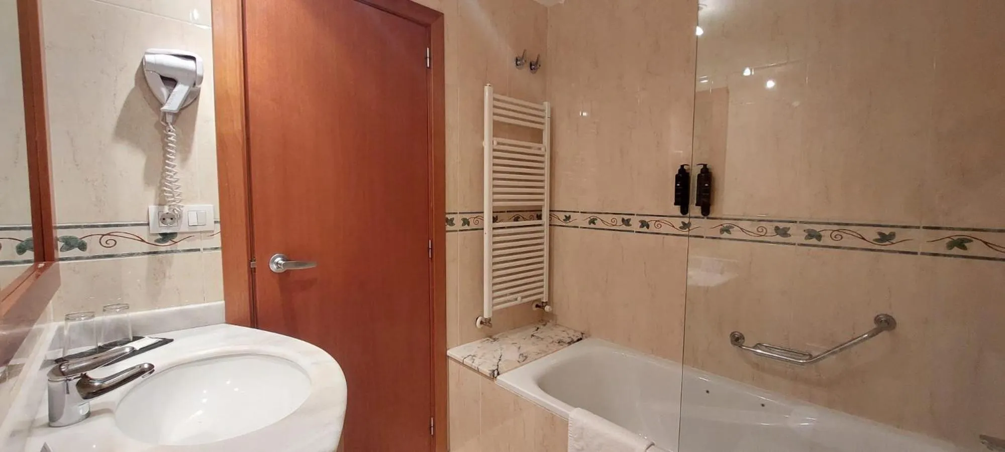 Bath in Hotel Saurat