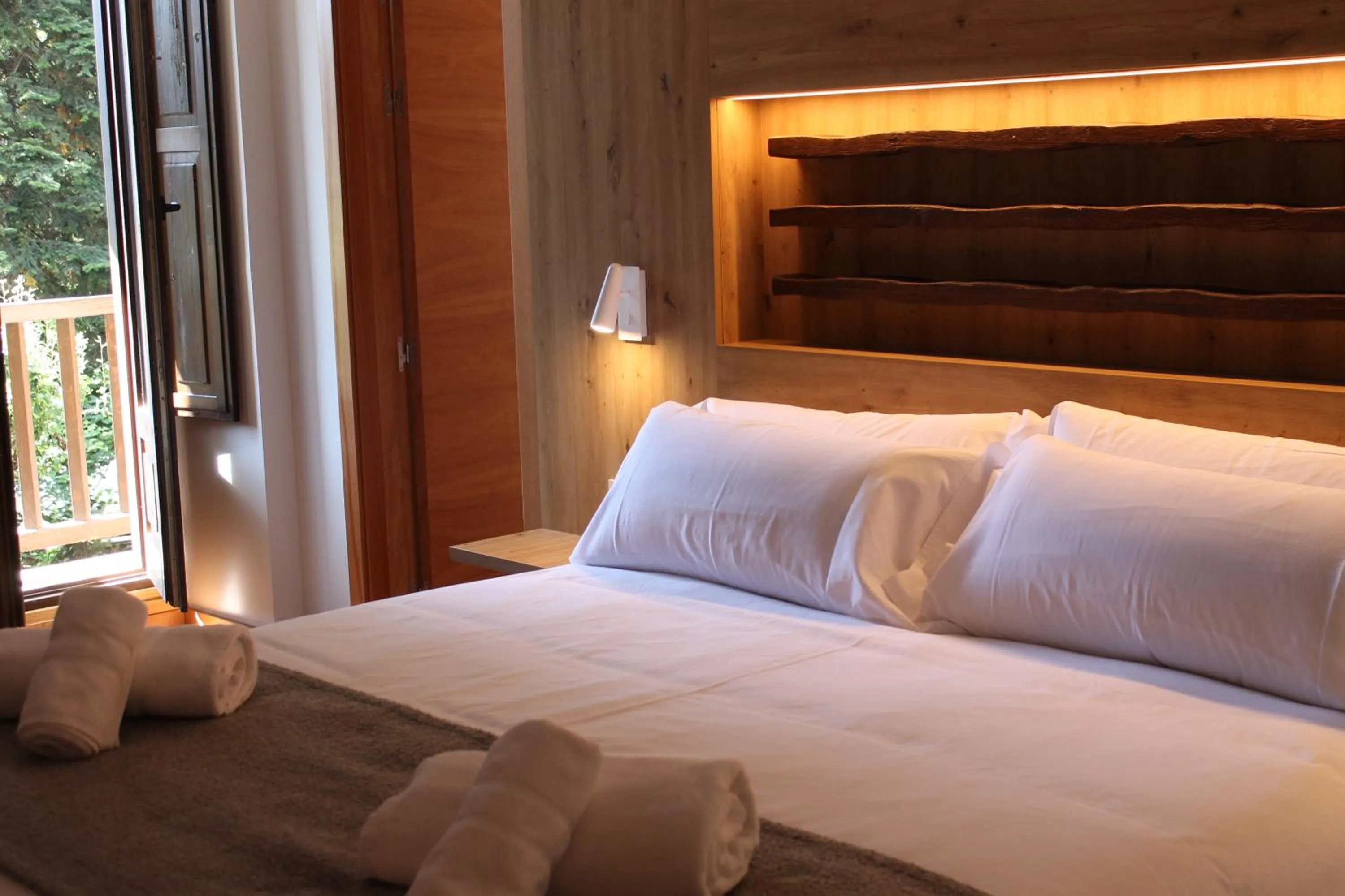 Decorative detail, Bed in Hotel Saurat